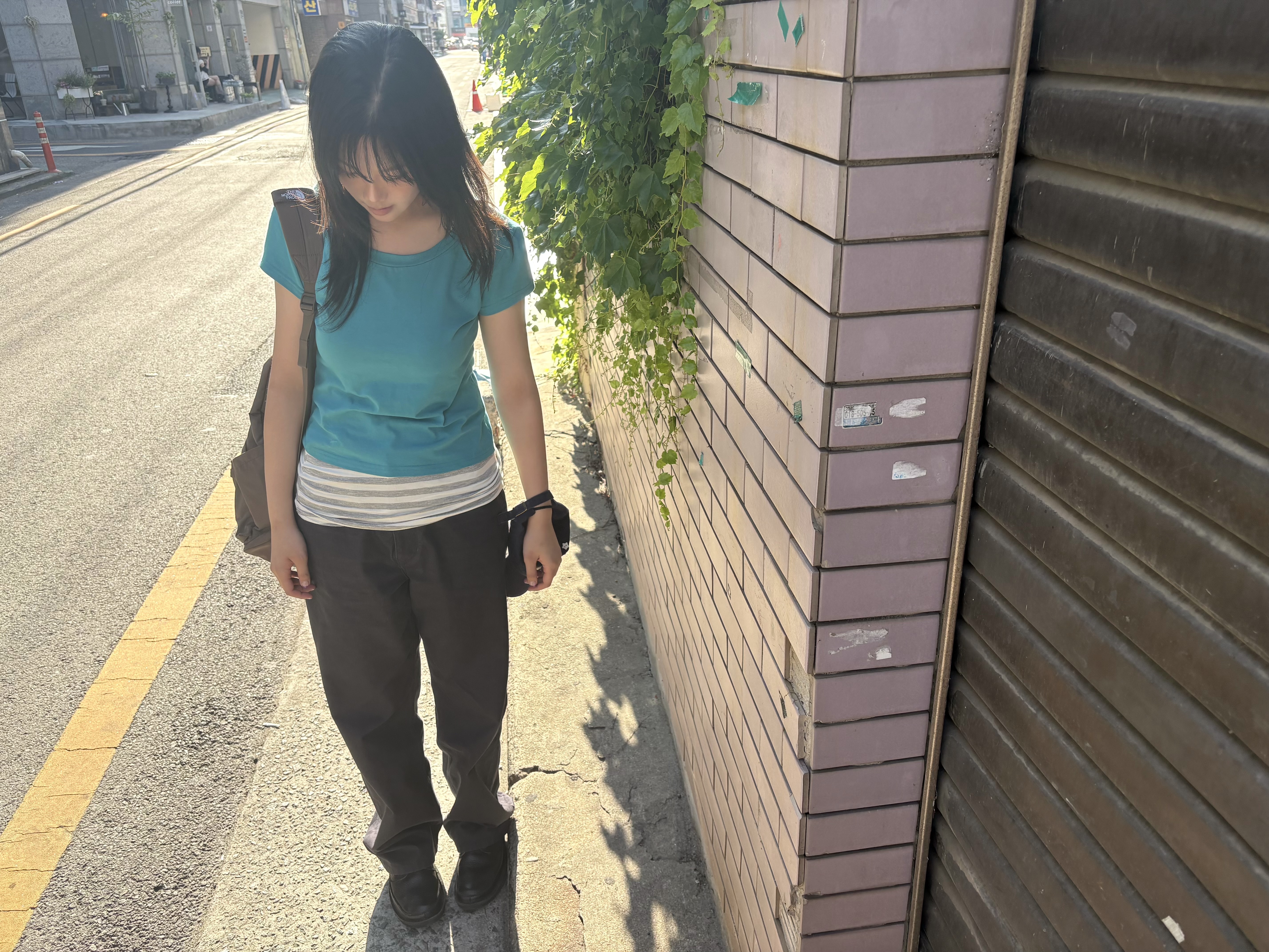 CHOWOO Low Rise Fit Cationic Regular Pants Washed Navy 착용 스타일 - 2