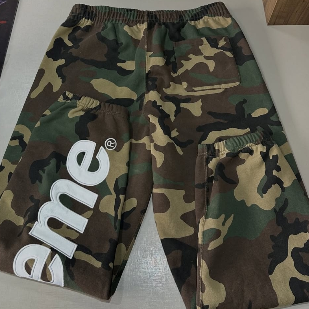 Supreme Satin Applique Sweatpant Woodland Camo - 26SS 착용 스타일