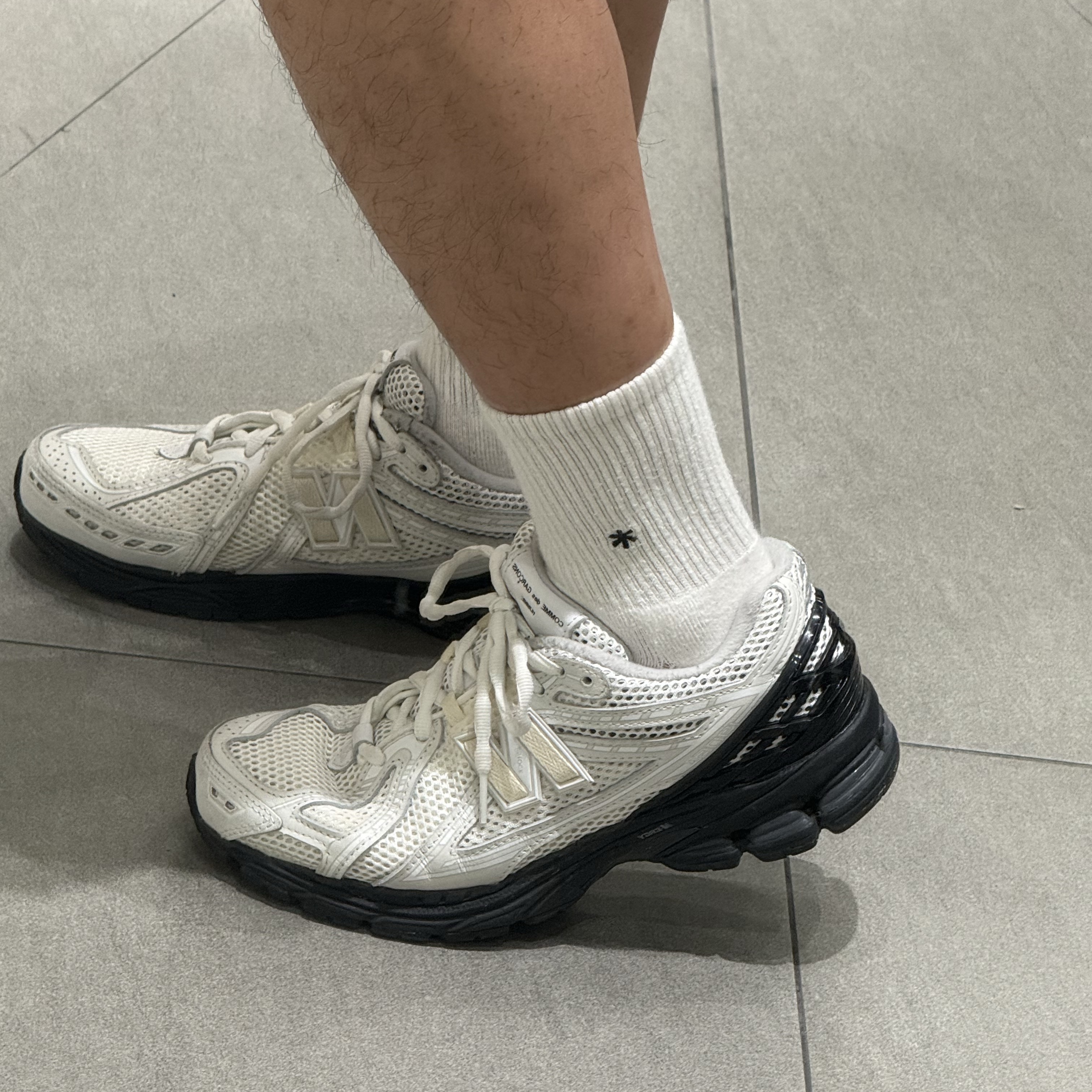 New Balance x Comme des Garcons Homme 1906R White 착용 스타일