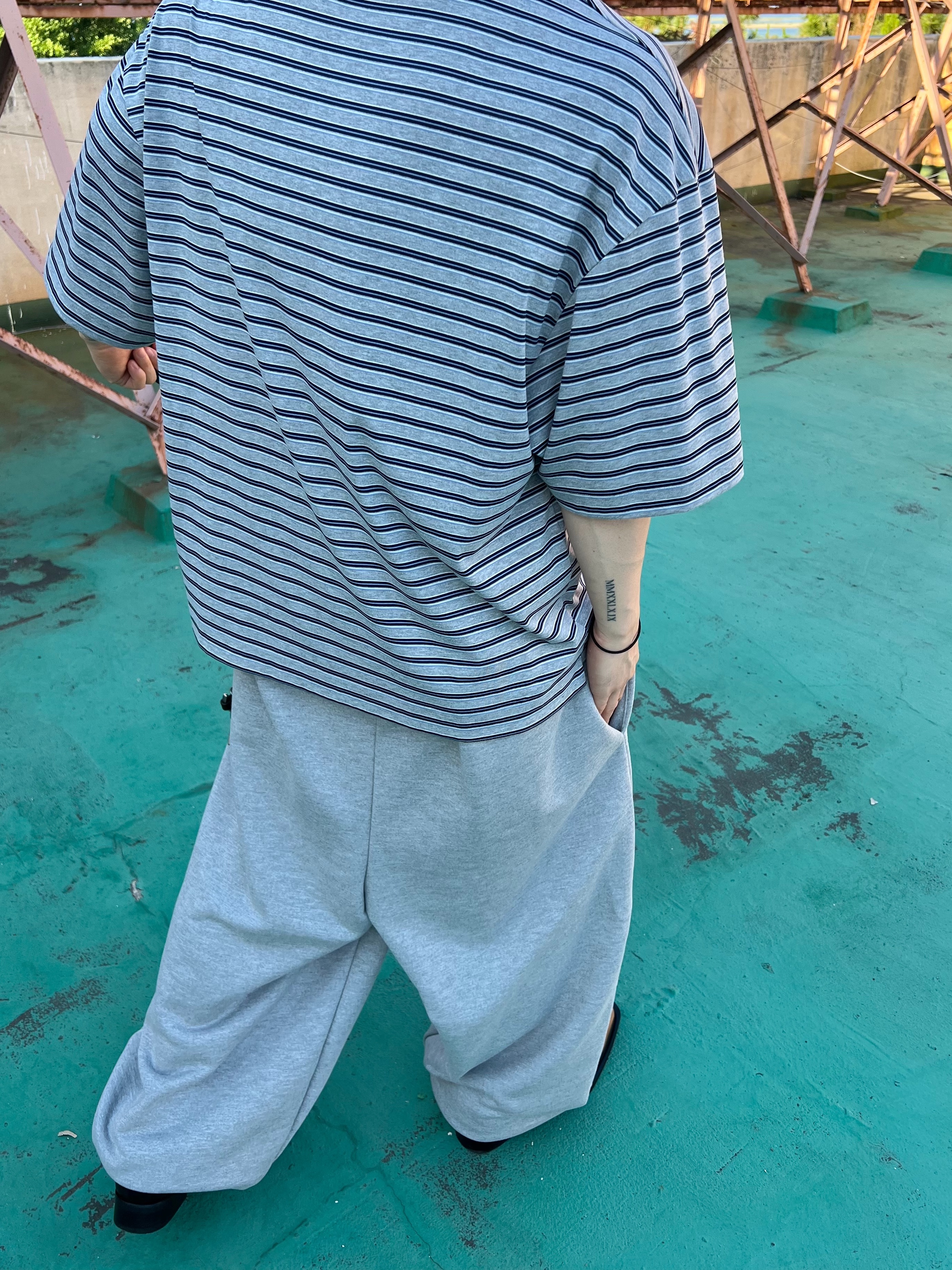 CSC x Soulesures SC:ENE 001, MJD x Koin Seoul Belted Heavy Sweat Baggy Pants Melange Grey 착용 스타일 - 7