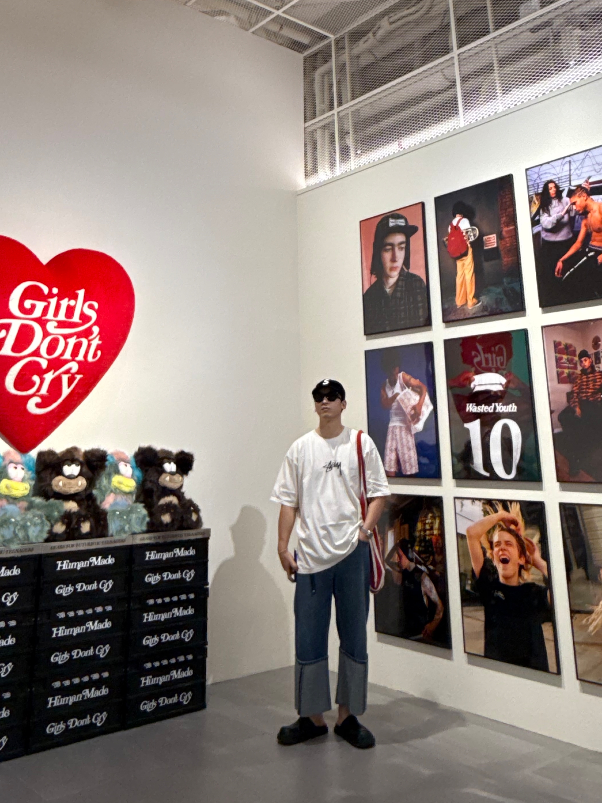 Stussy Small Stock T-Shirt Pigment Dyed Natural, Supreme Corduroy S Logo 6-Panel Black - 23FW 착용 스타일 - 3