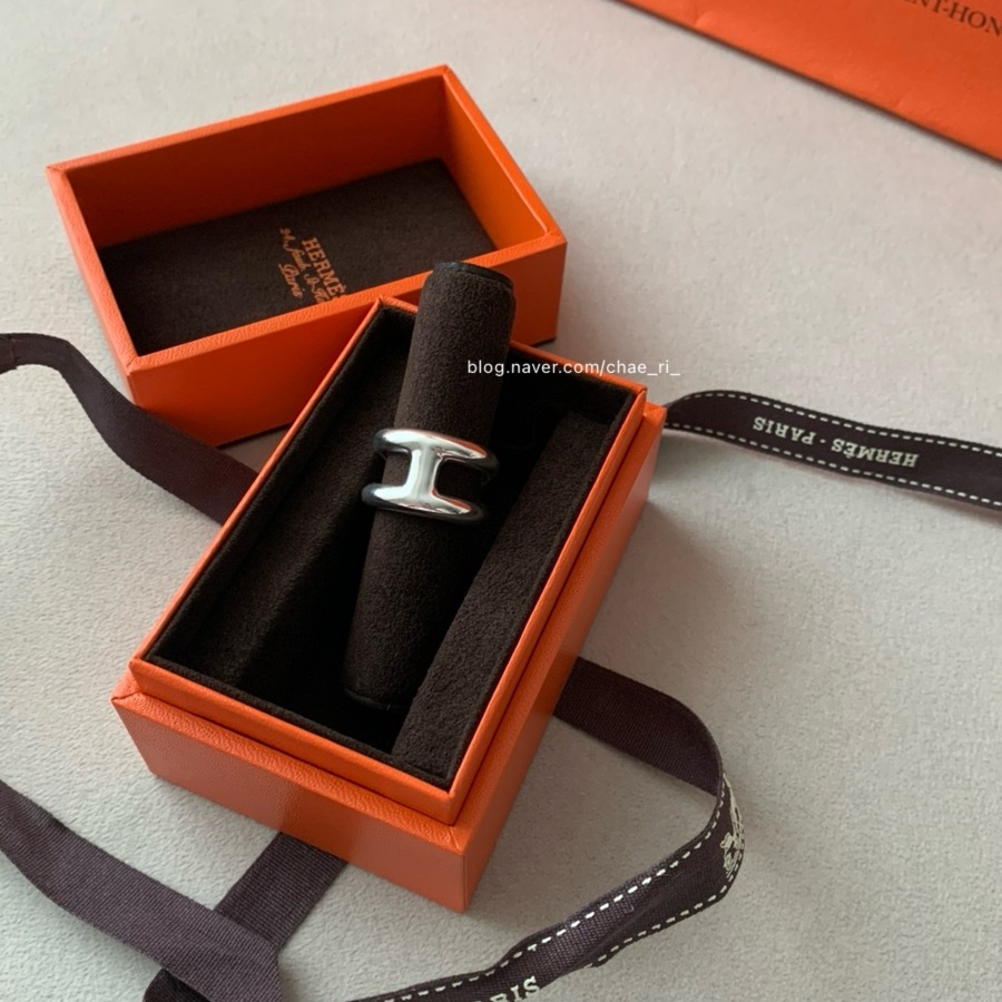 (W) Hermes Small Osmose Ring Sterling Silver, (W) Hermes Small Chaine D'Ancre Enchainee Ring Sterling Silver 착용 스타일 - 1