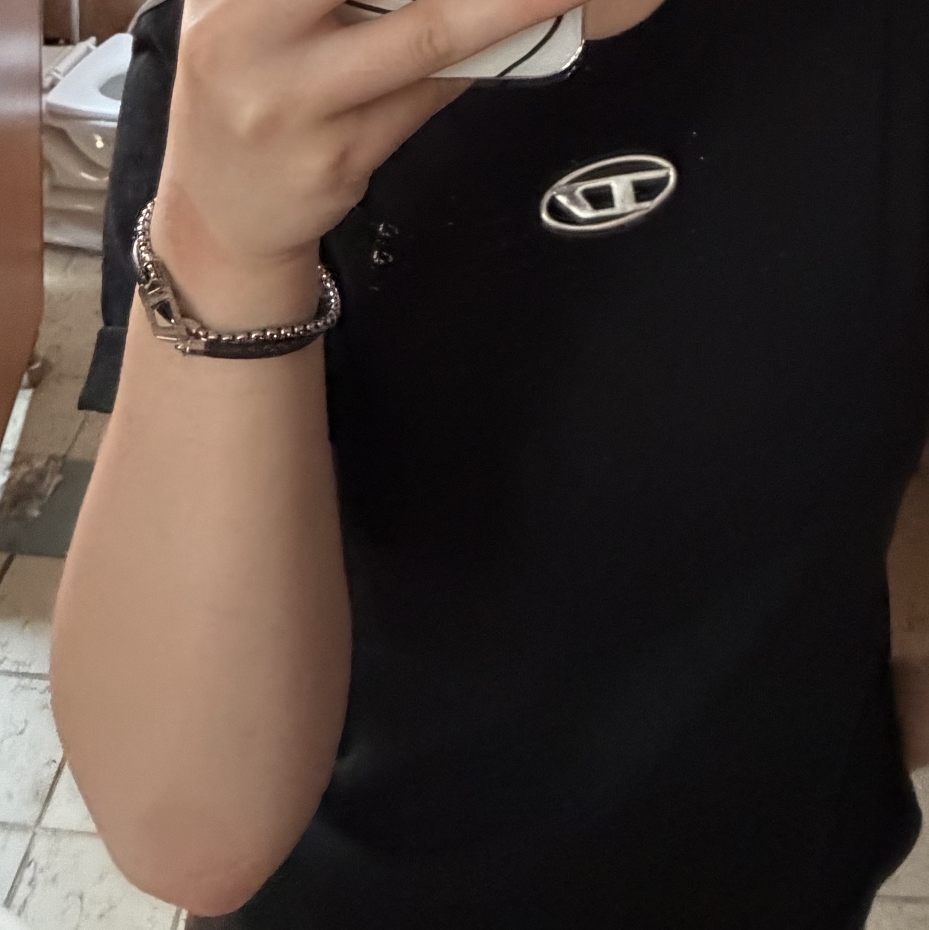 Diesel Dx1472 Stainless Steel Chain Bracelet Silver Black, Diesel T-Adjust-Od T-shirt with Metallic Oval D Black 착용 스타일 - 2