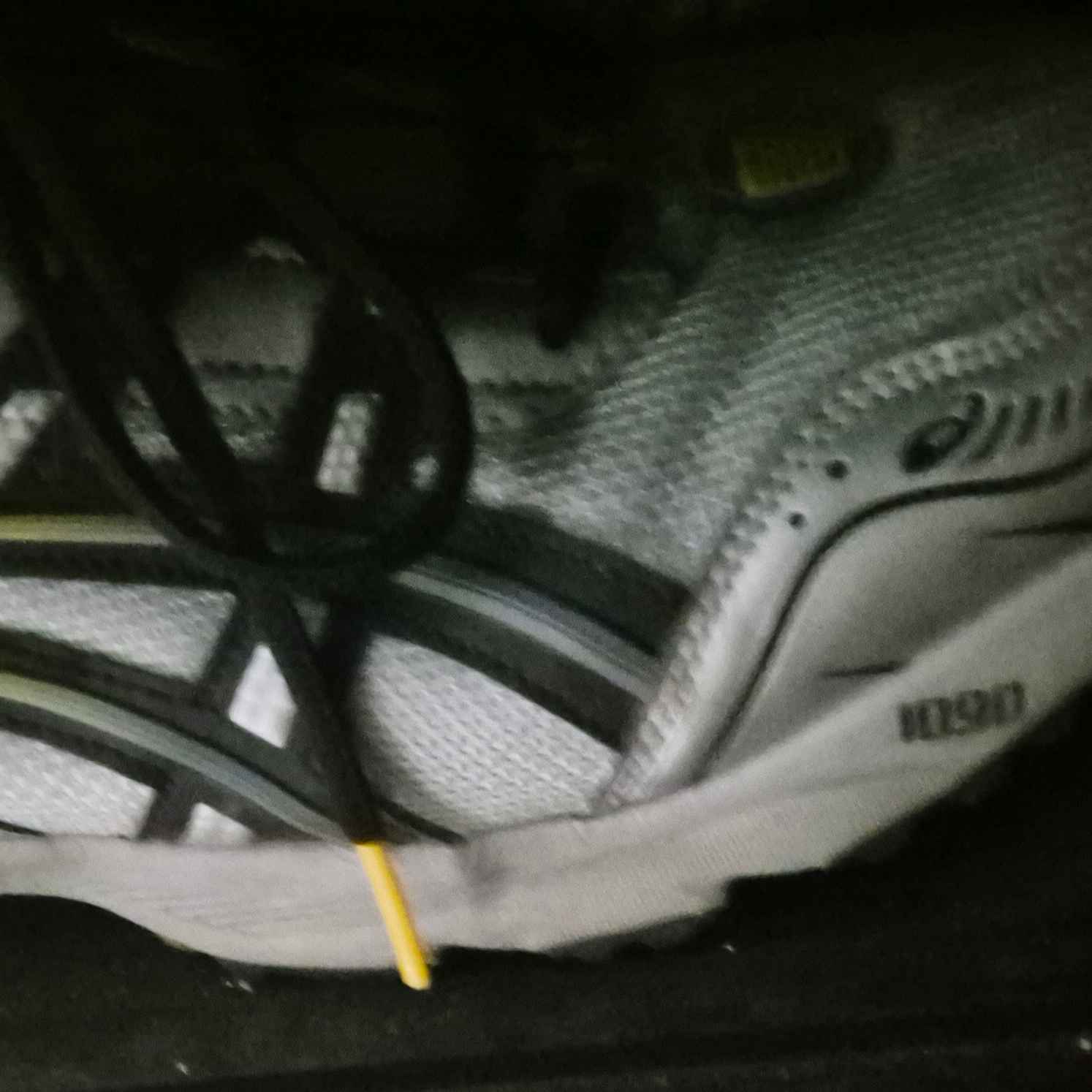 Asics Gel-1090 Mid Grey Black 착용 스타일