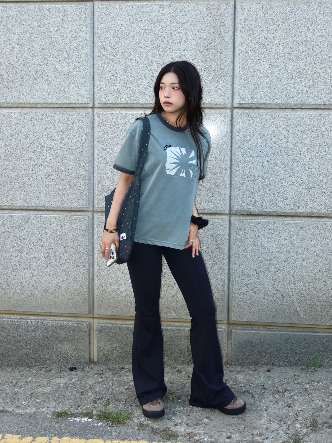 MAINBOOTH Sun Trace T-shirt TEAL Green 착용 스타일 - 3