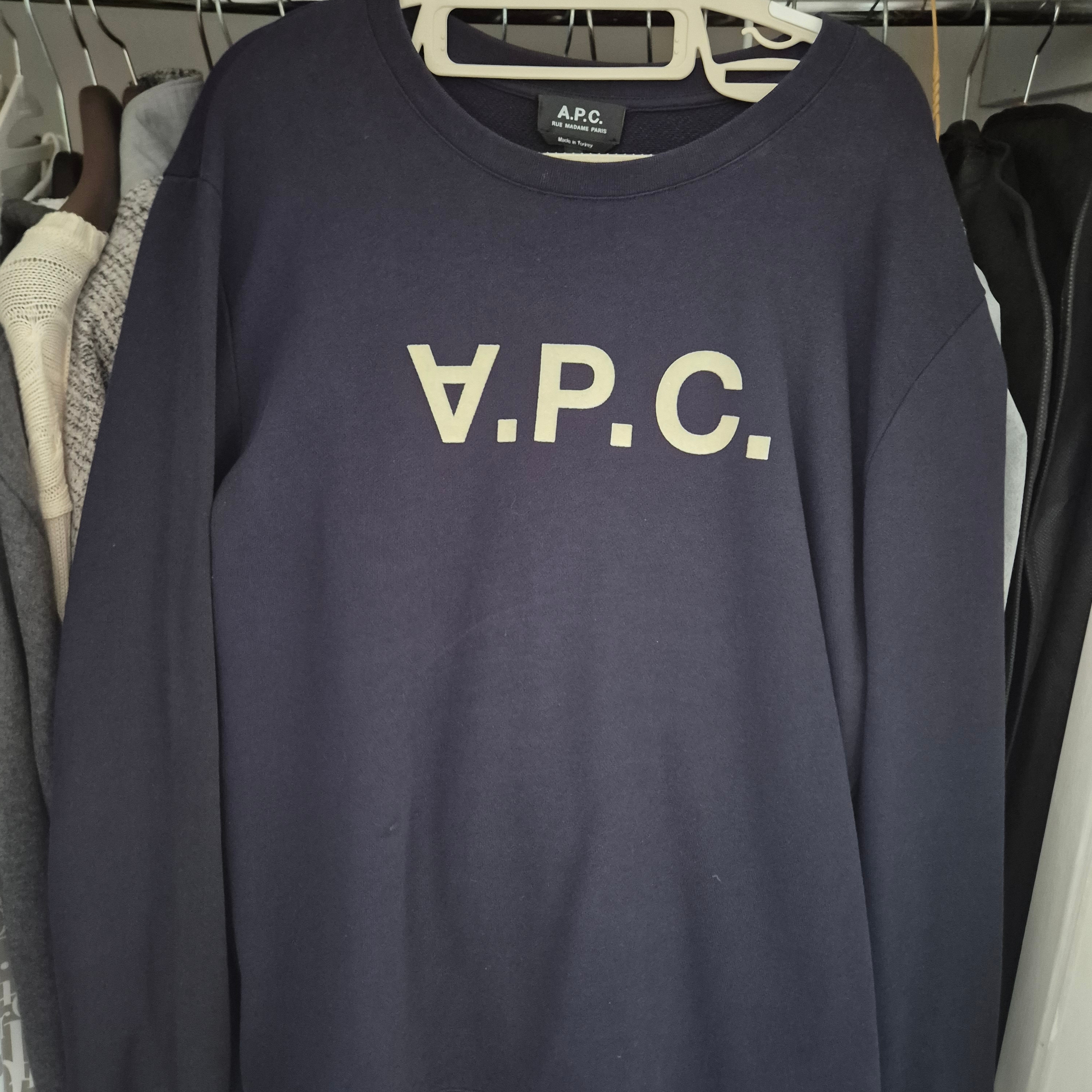 A.P.C. Standard Grand VPC Sweatshirt Dark Navy 착용 스타일