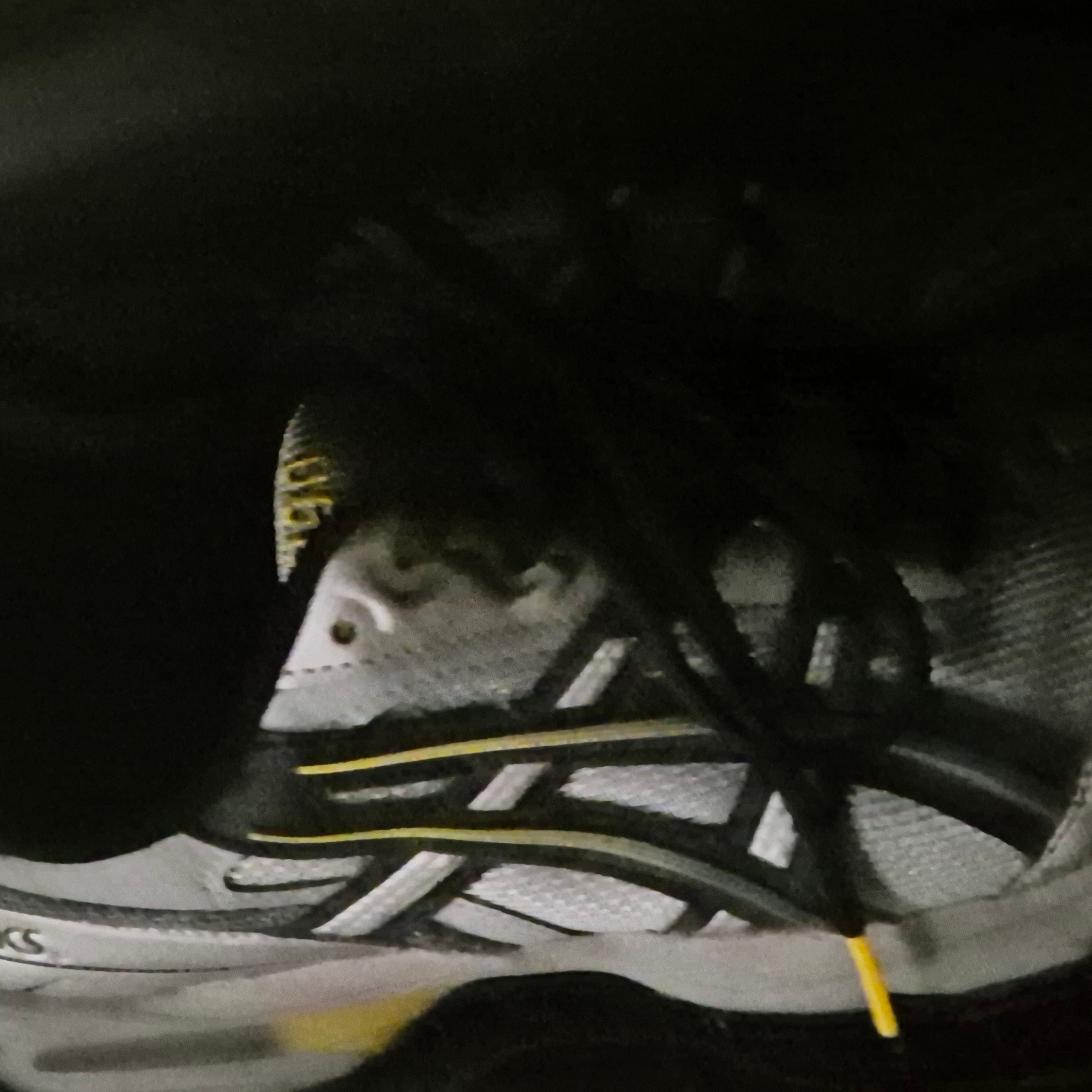 Asics Gel-1090 Mid Grey Black 착용 스타일