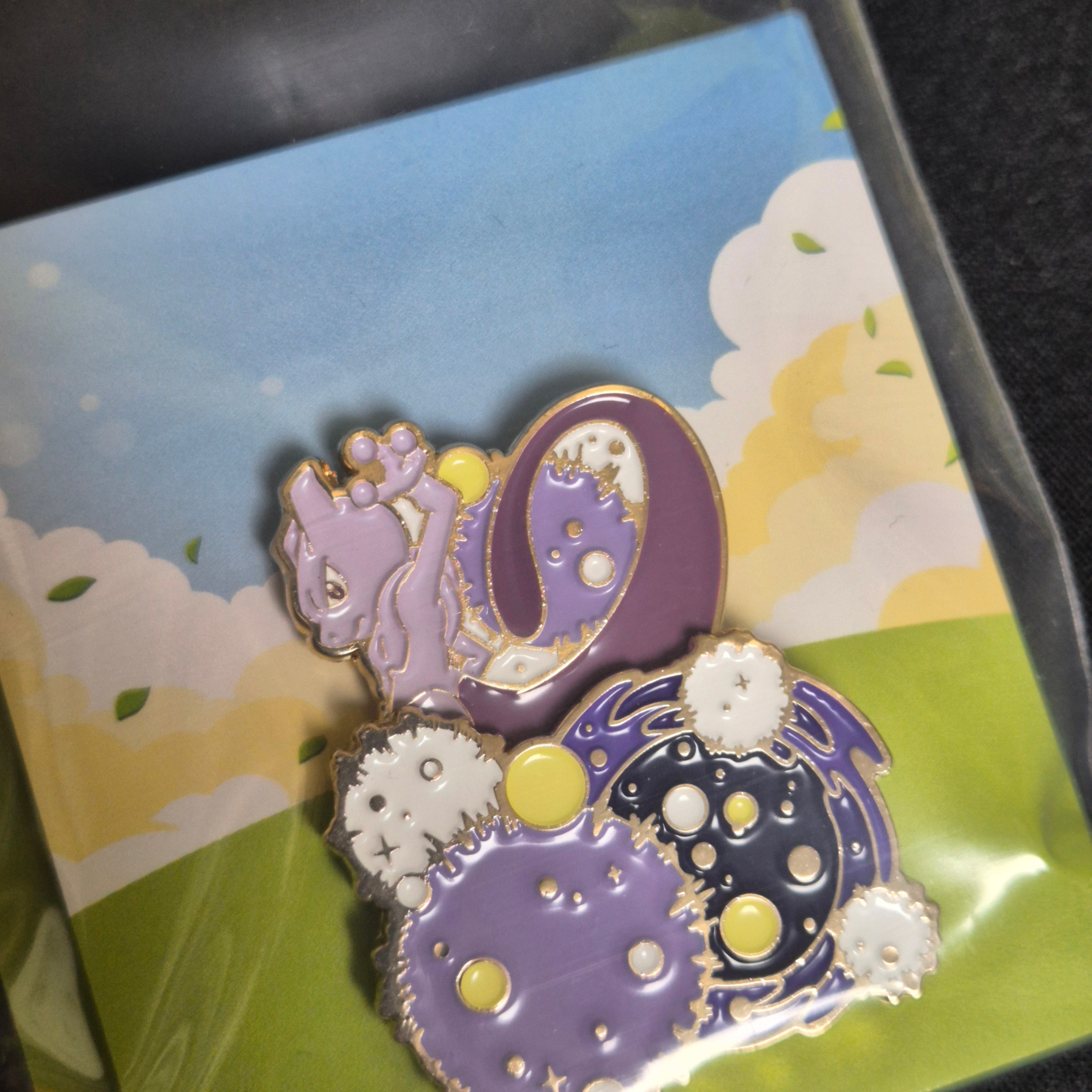 Pokemon x Isaac Toast Metal Badge Mewtwo (Opened) 착용 스타일