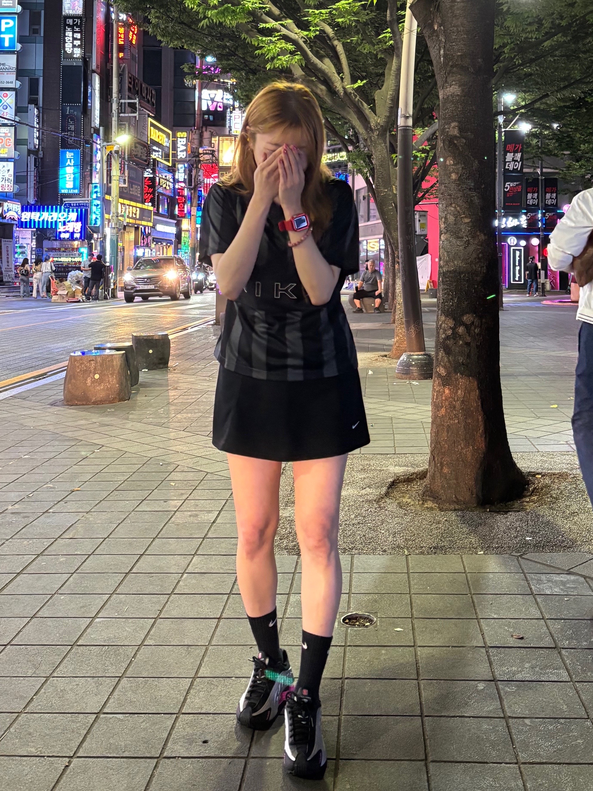 (W) Nike Shox R4 Black Pinksicle, (W) Nike NSW Oversized Jersey Black Chalk - Asia 착용 스타일 - 5
