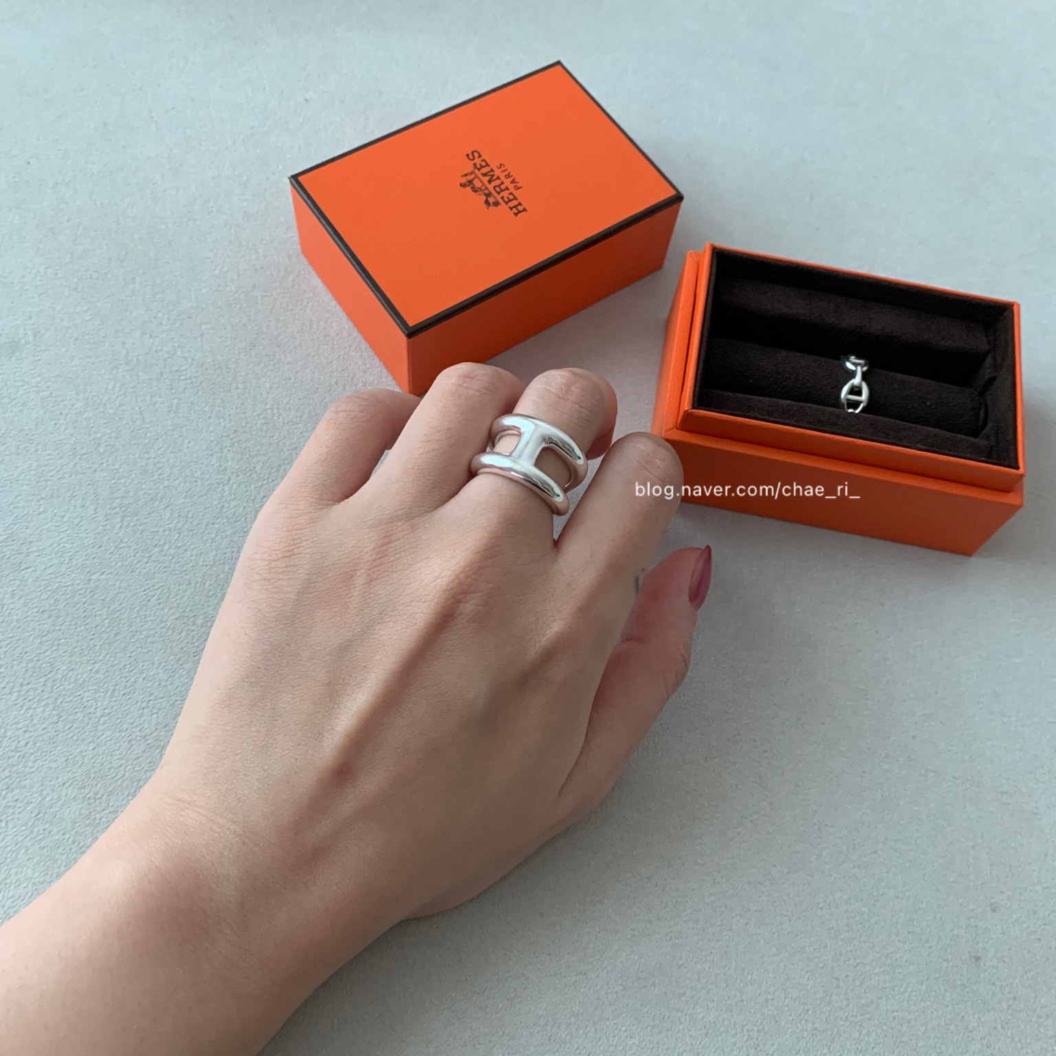 (W) Hermes Small Osmose Ring Sterling Silver, (W) Hermes Small Chaine D'Ancre Enchainee Ring Sterling Silver 착용 스타일 - 2