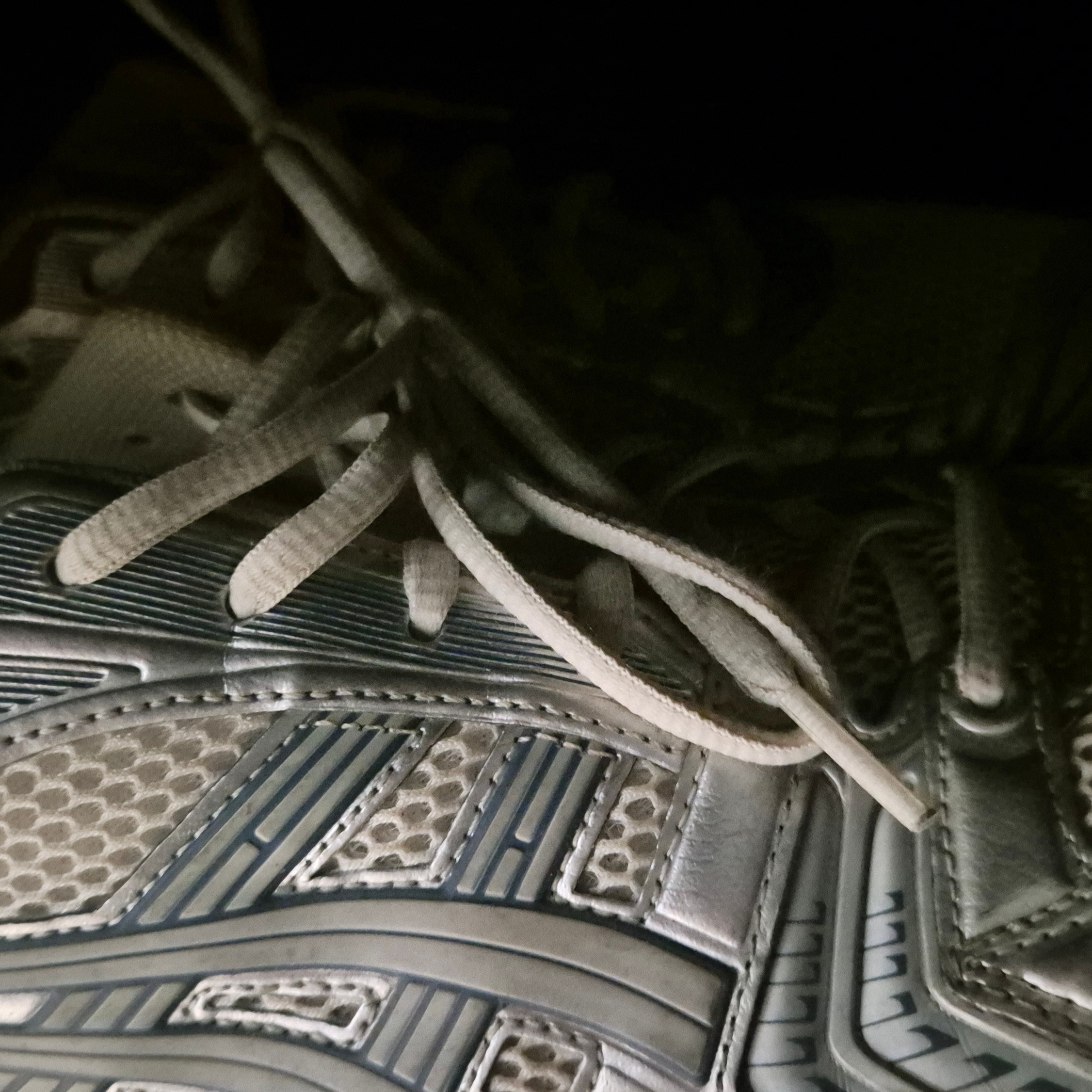 Asics Gel-Kayano 14 Cream Pure Silver 착용 스타일