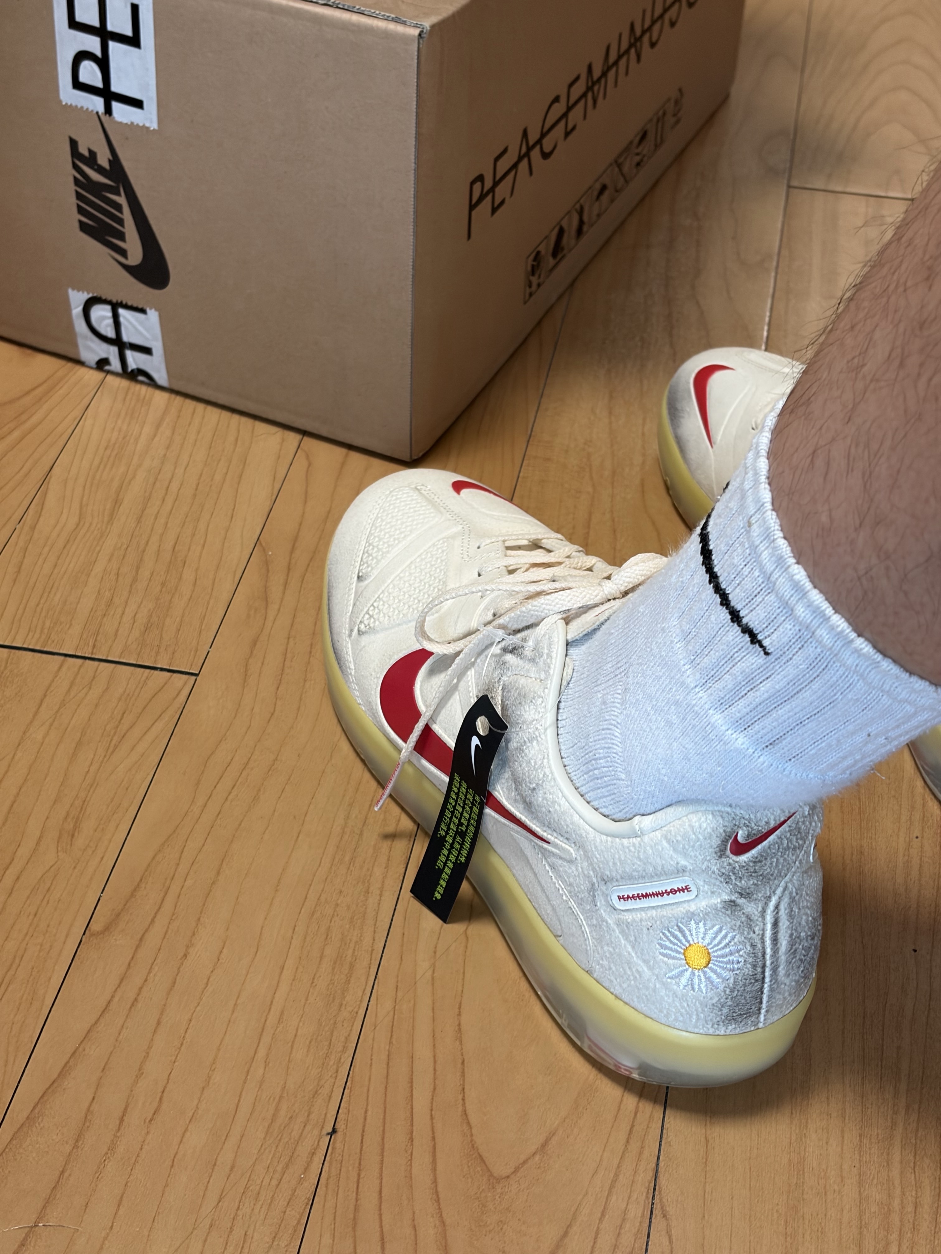 Nike x Peaceminusone Cryoshot CTR360 Natural and University Red 착용 스타일