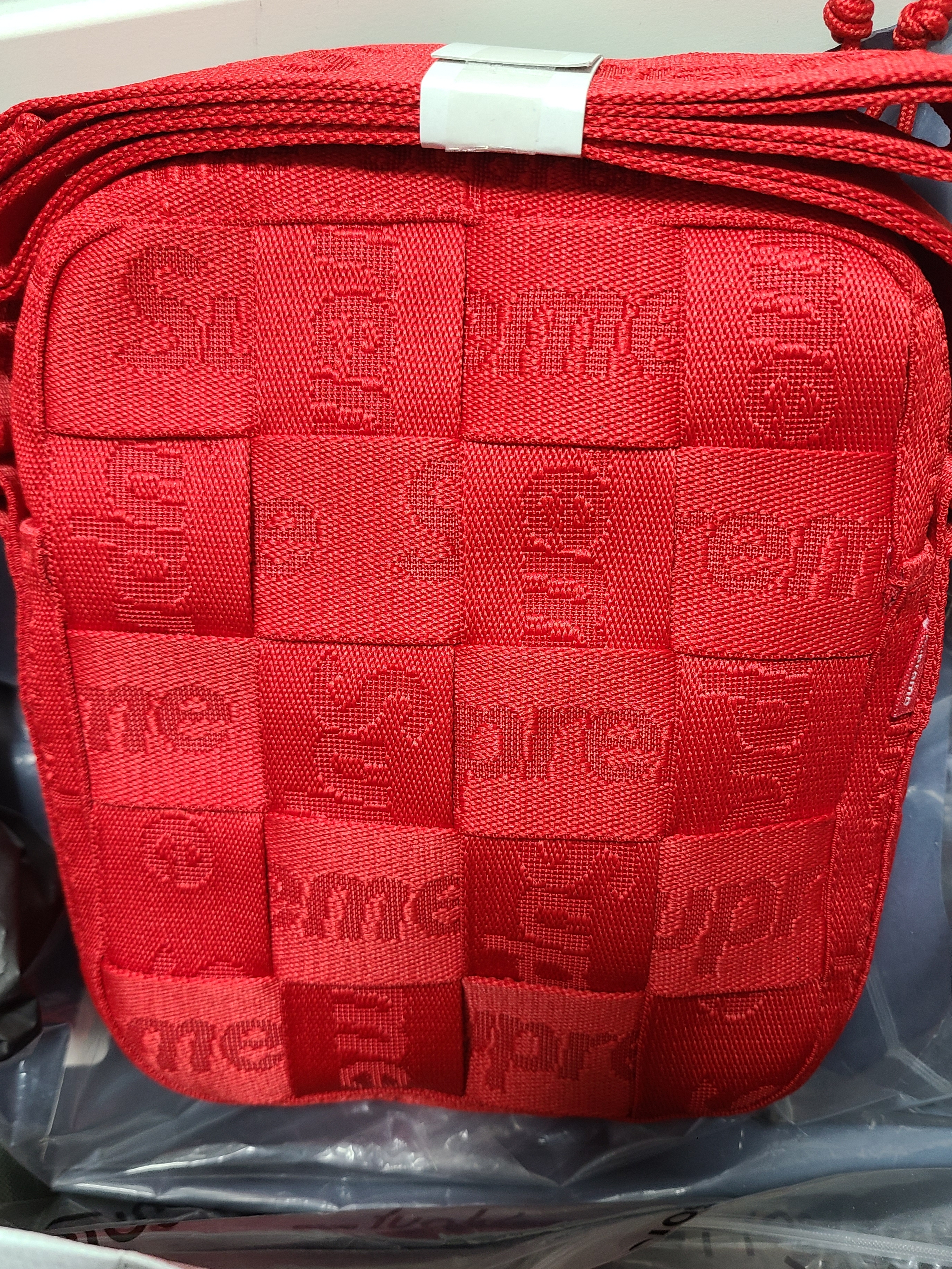 Supreme Woven Shoulder Bag Red - 23SS 착용 스타일 - 1