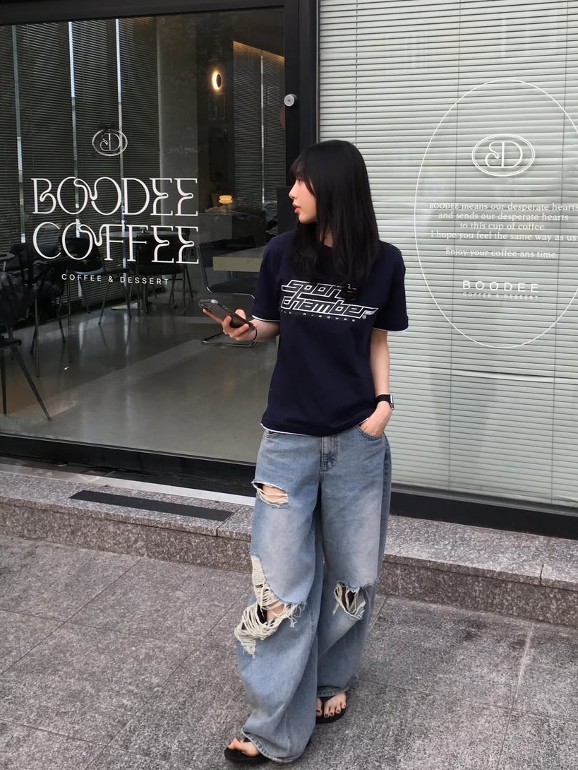 SPORT CHAMBER Pulse Logo T-Shirt Navy 착용 스타일 - 1