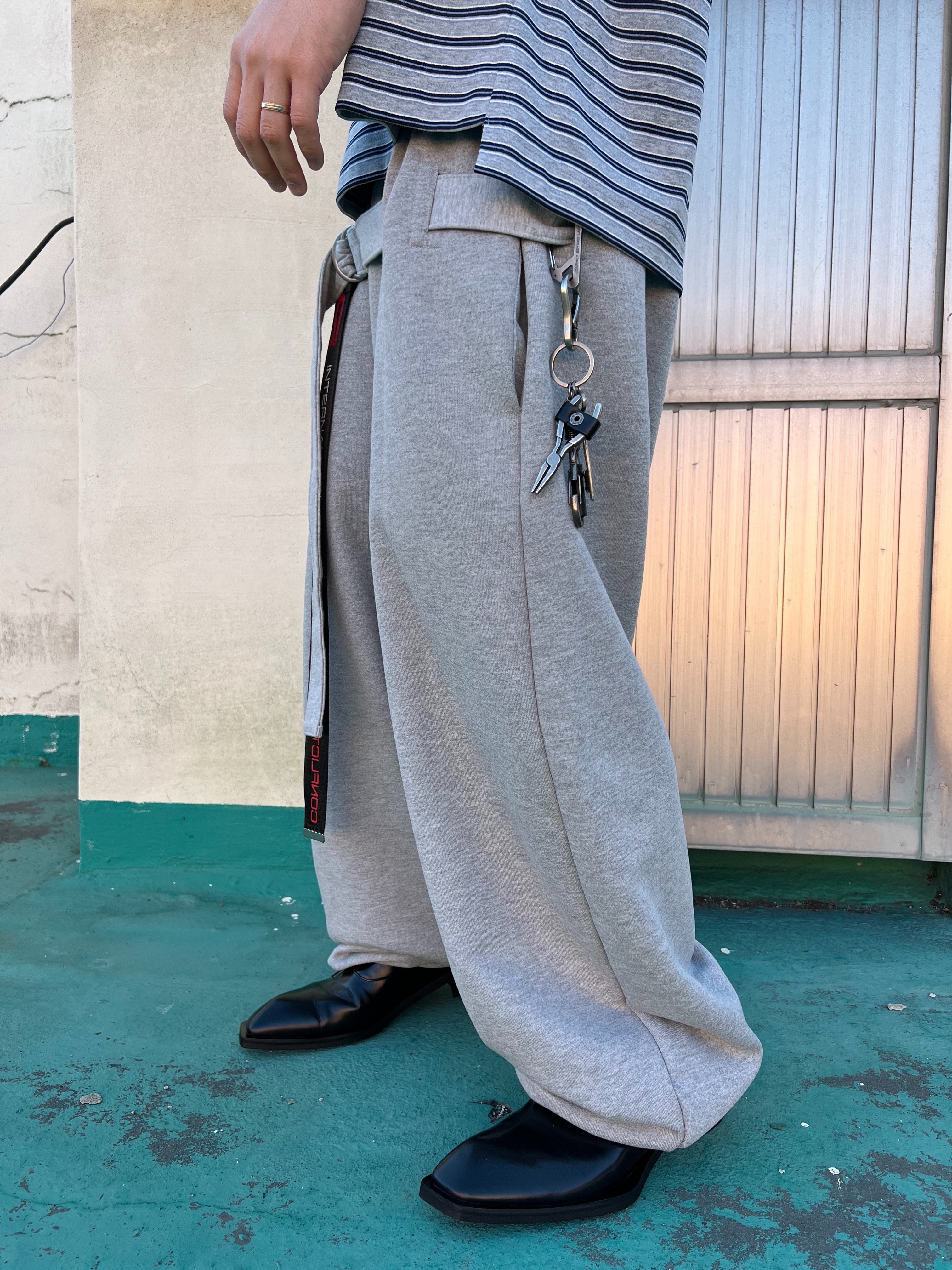 CSC x Soulesures SC:ENE 001, MJD x Koin Seoul Belted Heavy Sweat Baggy Pants Melange Grey 착용 스타일 - 6