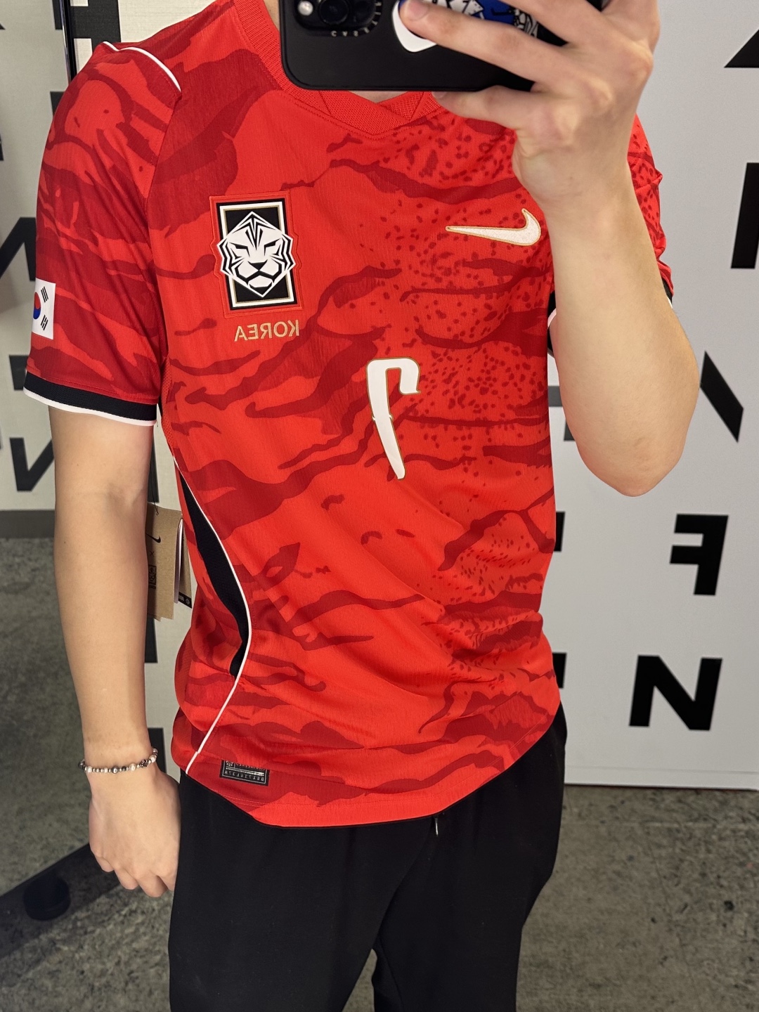 Nike Korea 2026 Stadium Home Dri-Fit Soccer Replica Jersey Global Red Black (Non Marking Ver.), Nike Korea 2023/24 Dri-Fit Stadium Home Replica Jersey Black Global Red - Asia (Non Marking Ver.) 착용 스타일 - 2
