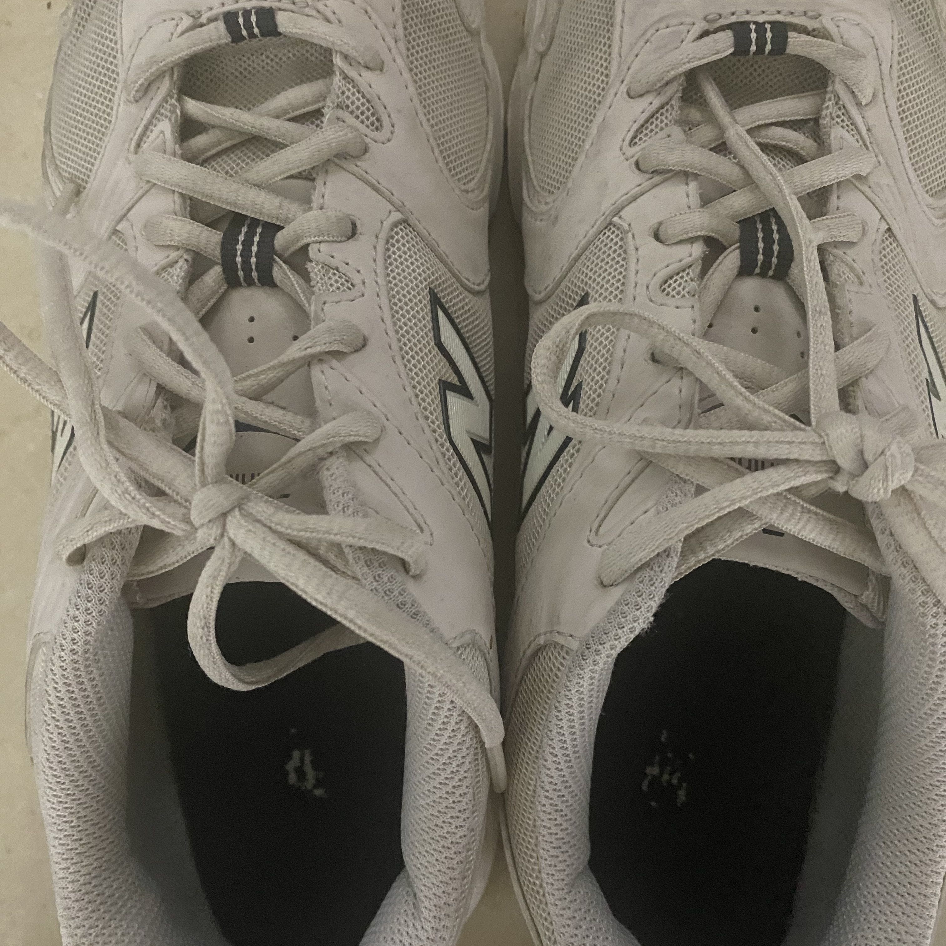 New Balance 530 Ivory 착용 스타일
