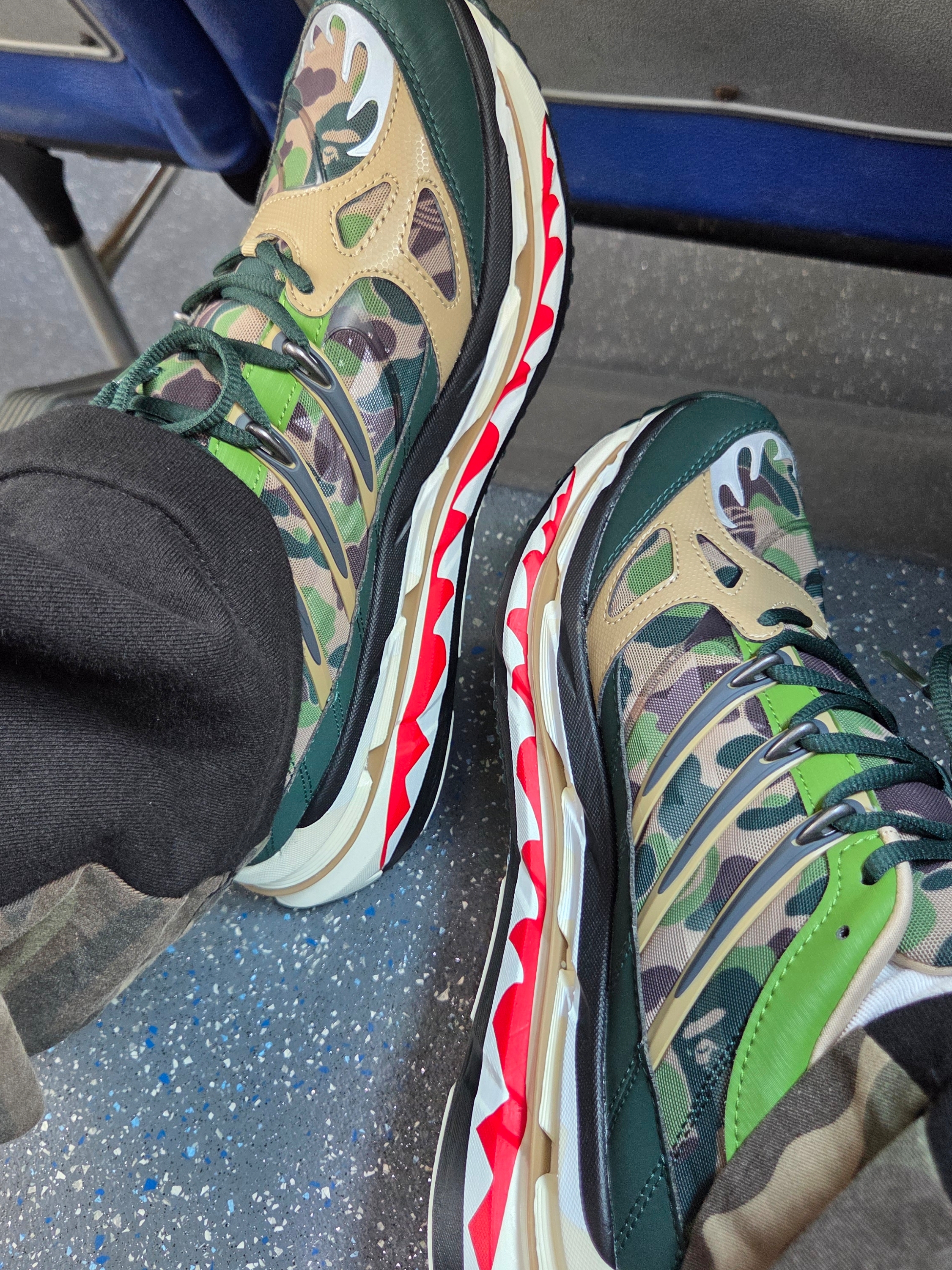 Adidas x BAPE Adistar Hrmy Hemp Iron Metallic 착용 스타일 - 2