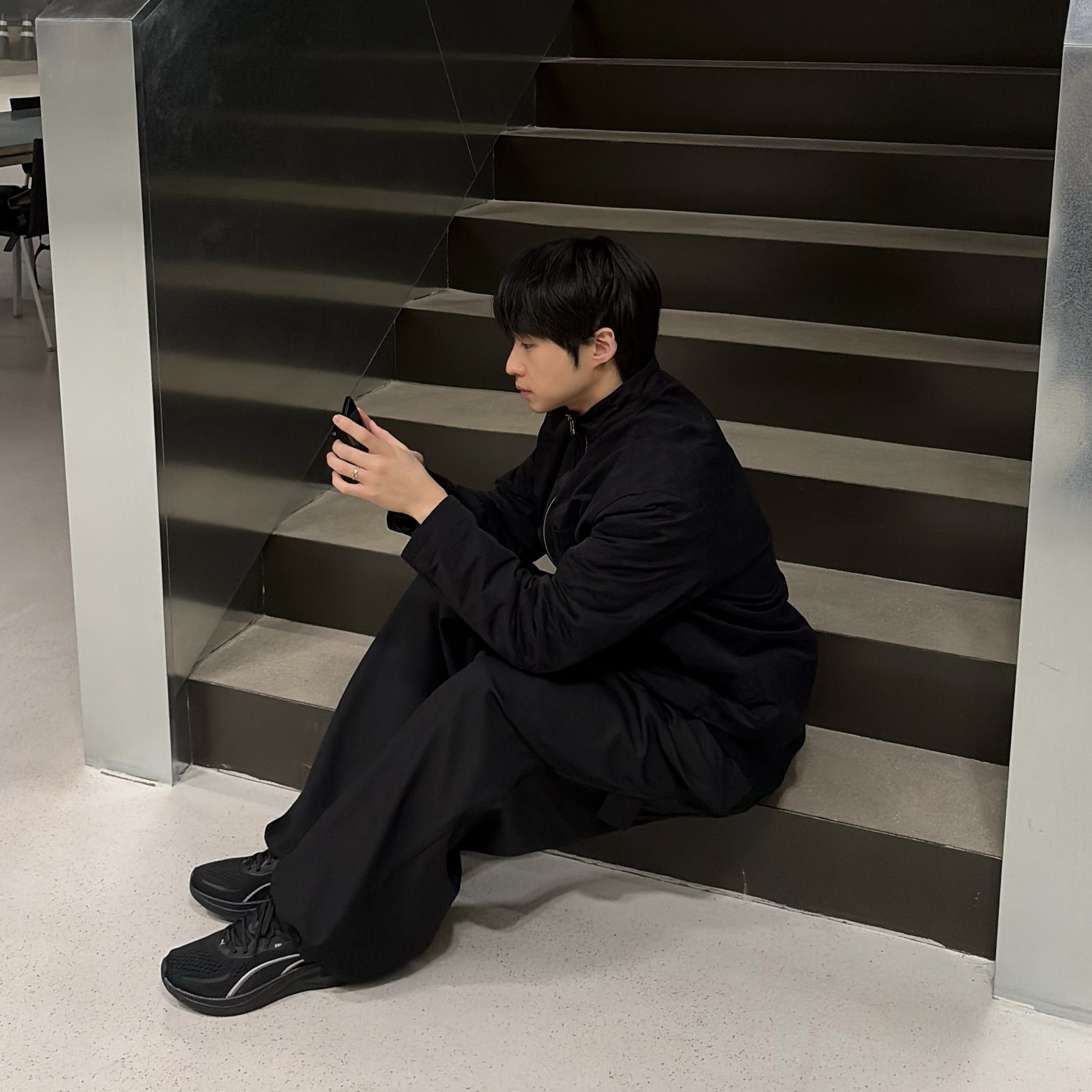 Kamien x KOIN SEOUL 247 All Day Slacks Black 착용 스타일
