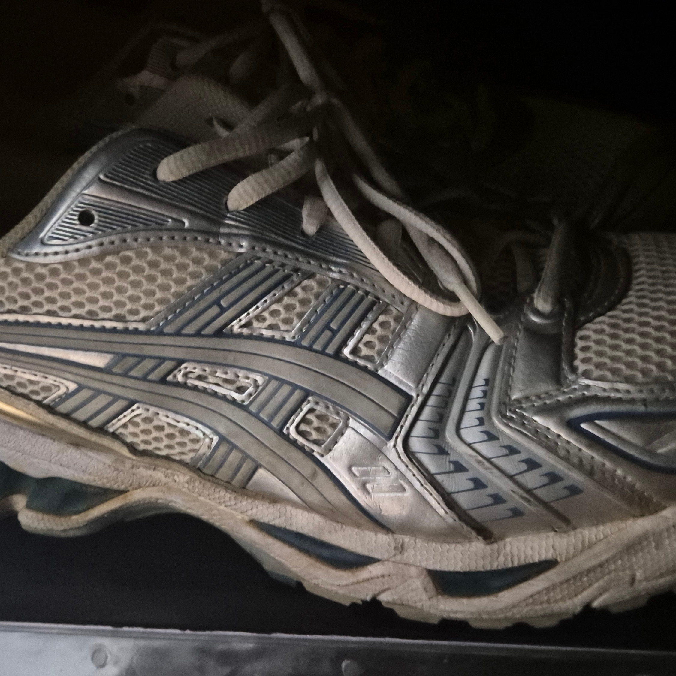 Asics Gel-Kayano 14 Cream Pure Silver 착용 스타일