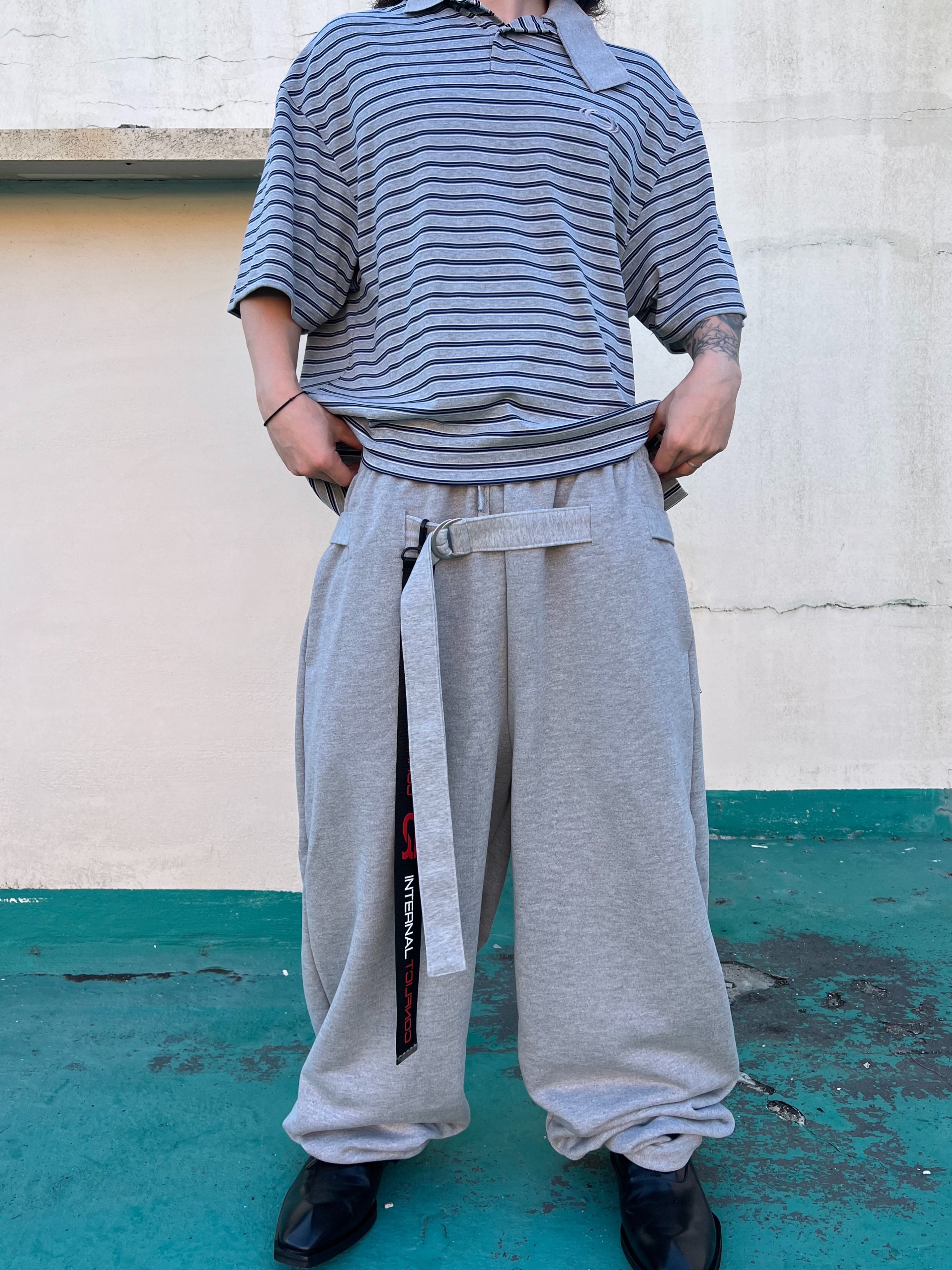 CSC x Soulesures SC:ENE 001, MJD x Koin Seoul Belted Heavy Sweat Baggy Pants Melange Grey 착용 스타일 - 9