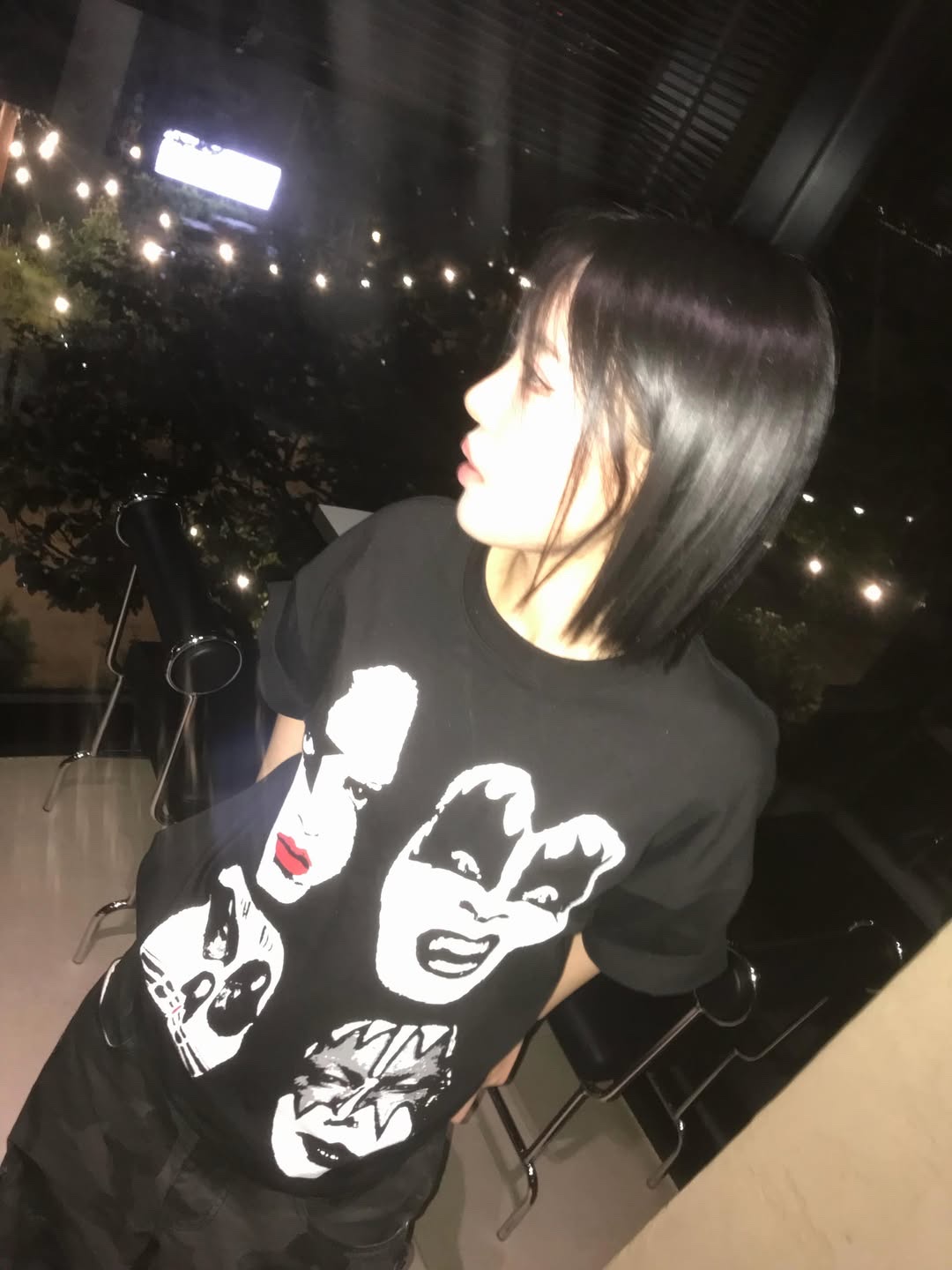 MAINBOOTH X KISS Four Faces Oversized T-shirt Black 착용 스타일 - 4