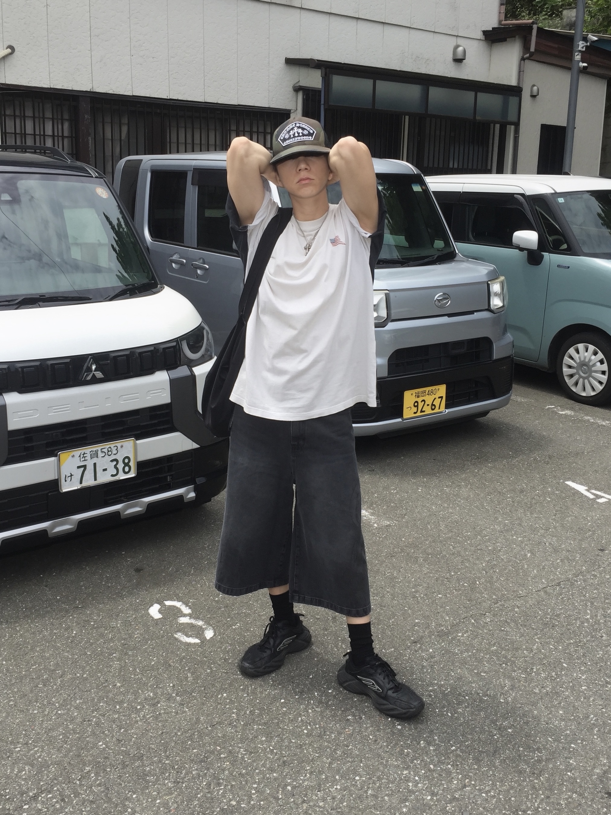 Chrome Hearts King Taco Mesh Trucker Hat Camo, Balenciaga Monday Shoe Black 착용 스타일 - 2