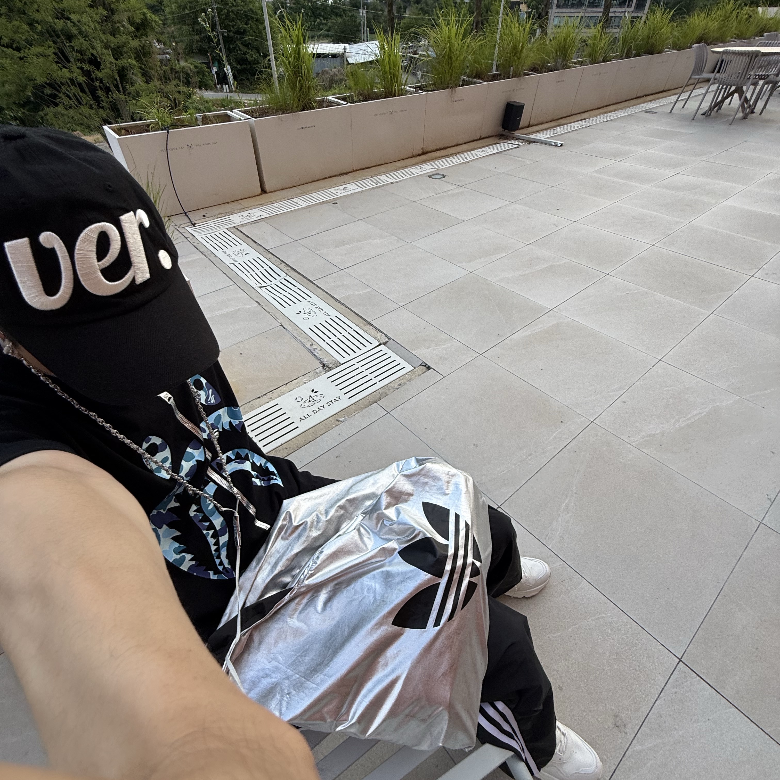 BAPE ABC Camo Shark T-Shirt Black Blue, Diesel Wired Earbuds Silver (Korean Ver.) 착용 스타일