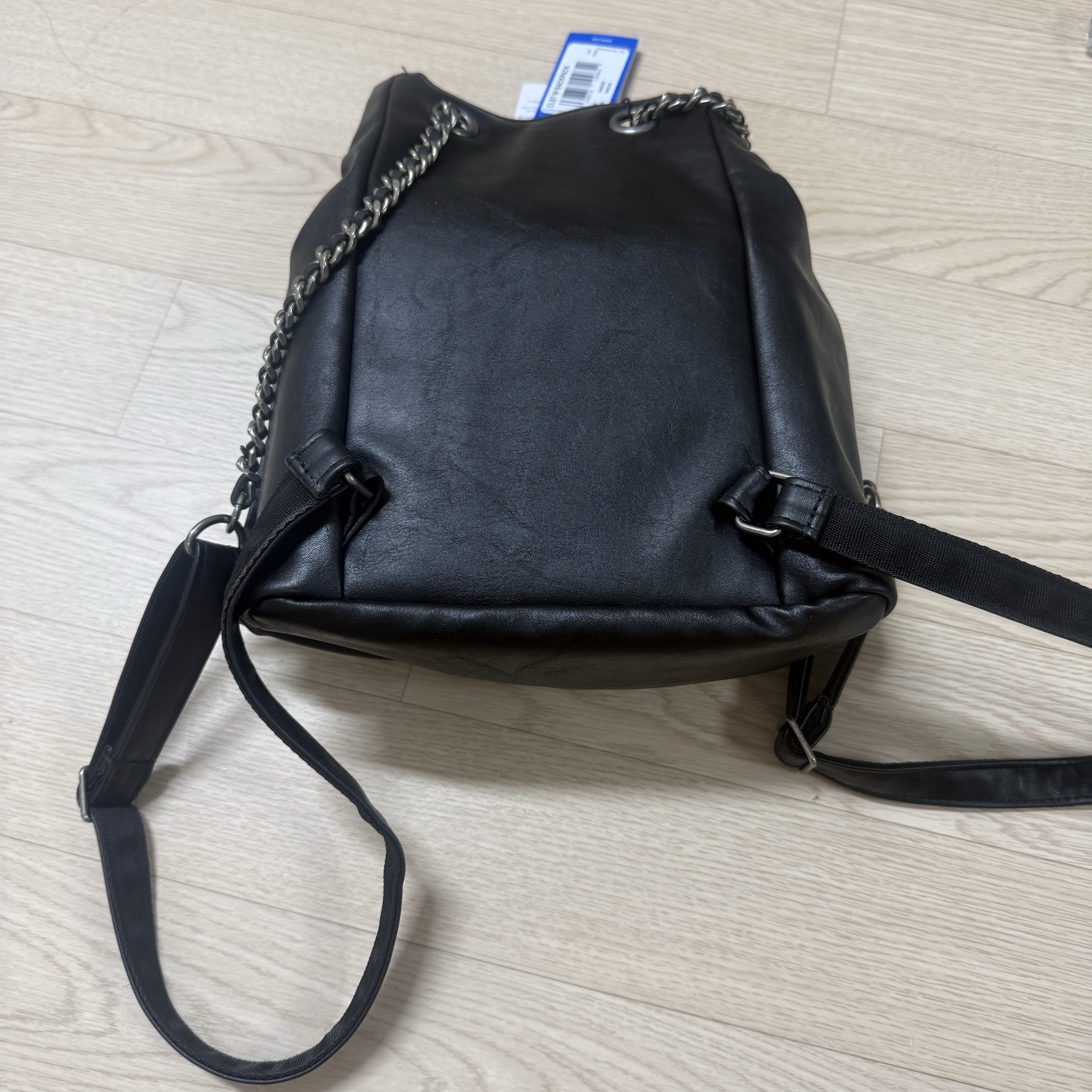 (W) Adidas Classic Sports Shoulder Bag Black 착용 스타일 - 3