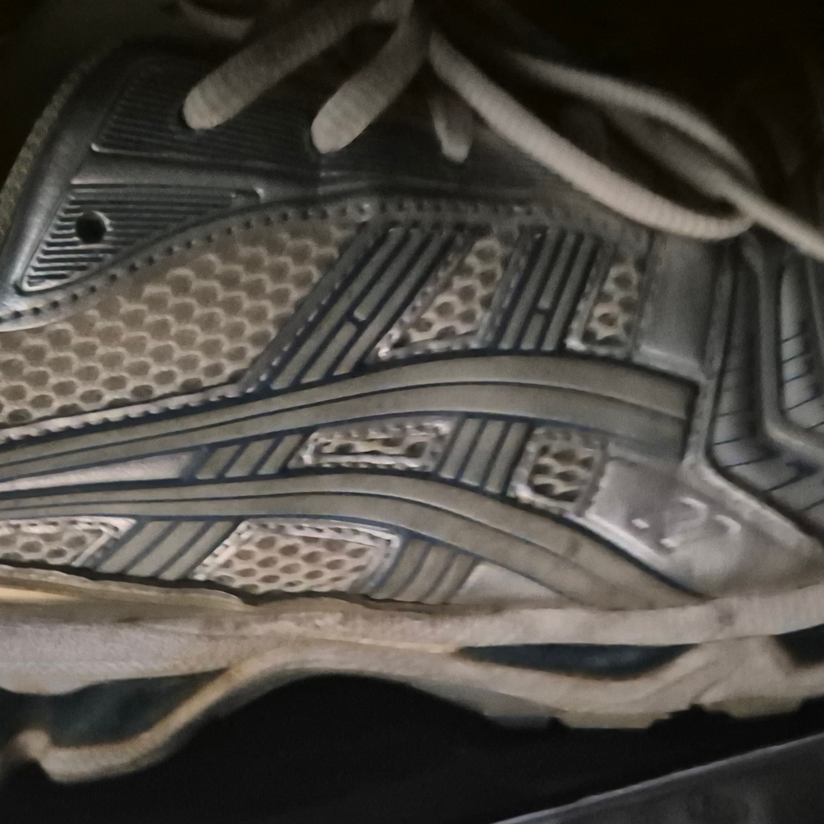 Asics Gel-Kayano 14 Cream Pure Silver 착용 스타일