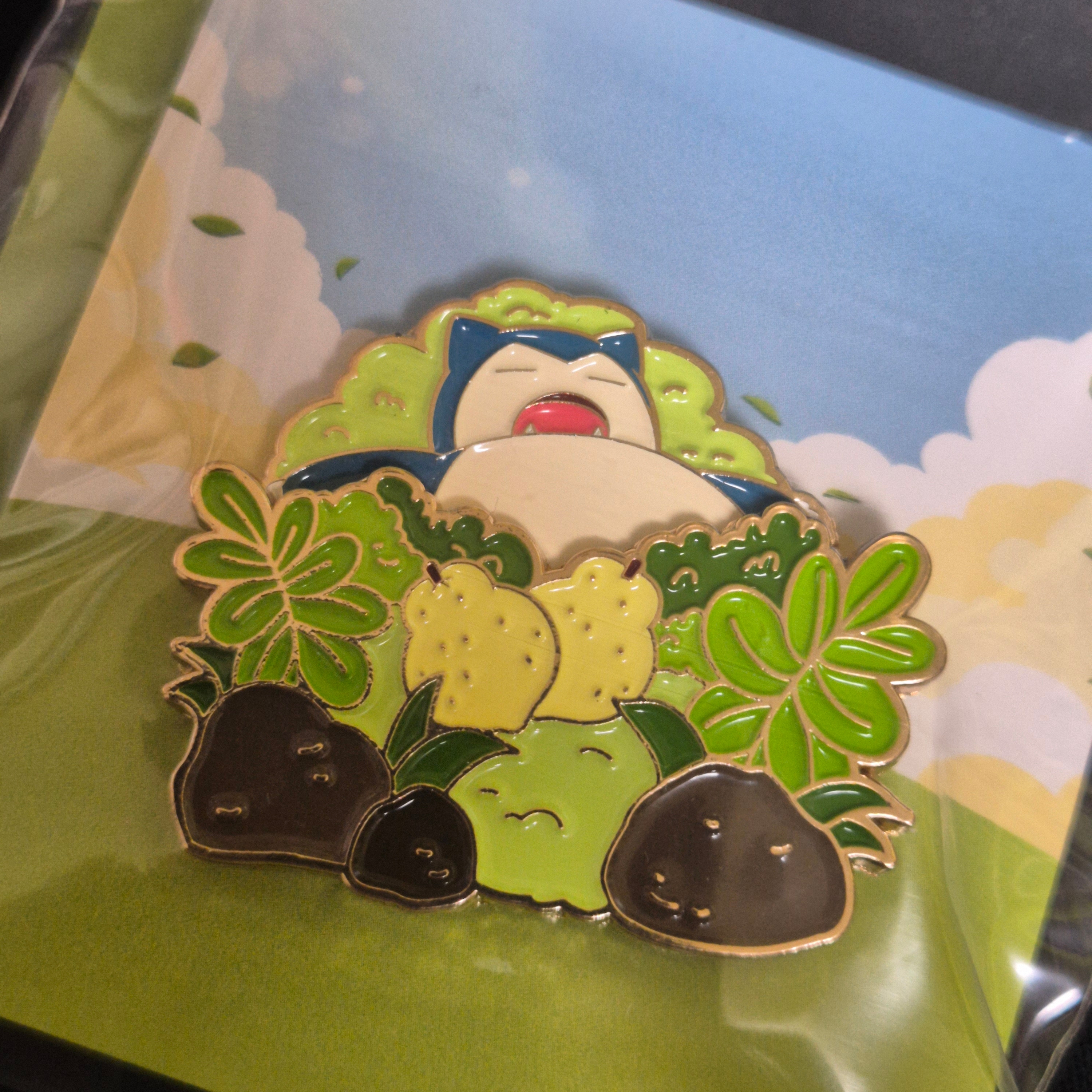 Pokemon x Isaac Toast Metal Badge Snorlax (Opened) 착용 스타일