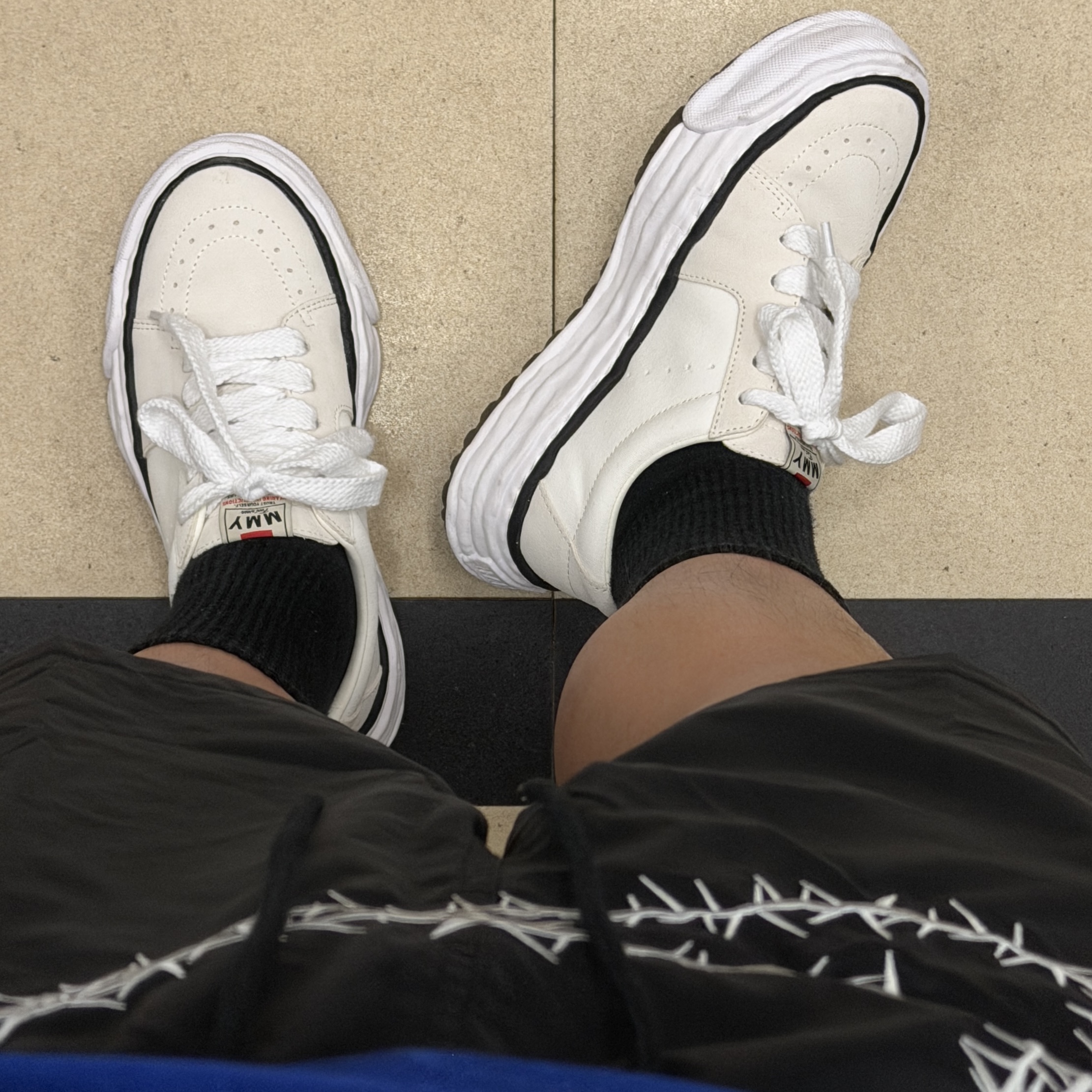 Mihara Yasuhiro Eric OG Sole Mix Material Low-Top Sneaker White 착용 스타일 - 3