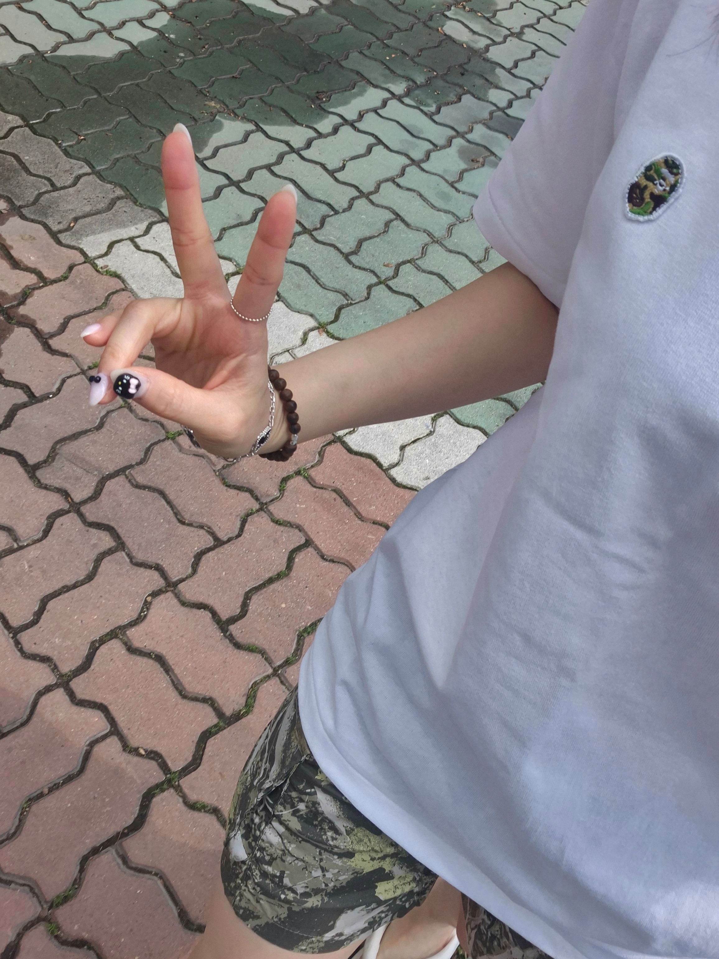 BAPE ABC Camo One Point T-Shirt White Green 착용 스타일