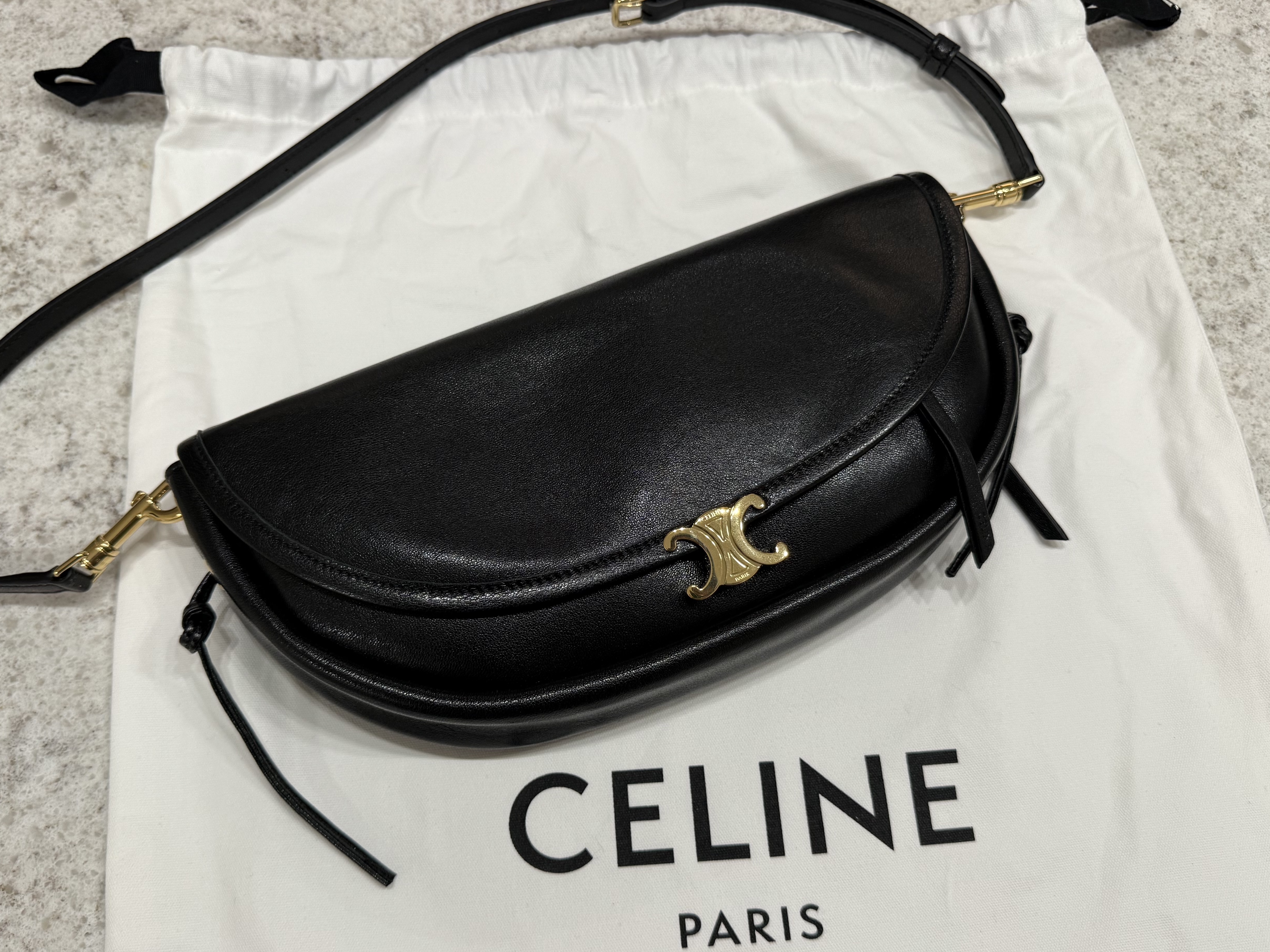 (W) Celine Richelieu Cap in Cotton Twill Navy, Celine Little Halfmoon Soft Triomphe in Supple Shiny Lambskin Black 착용 스타일 - 2
