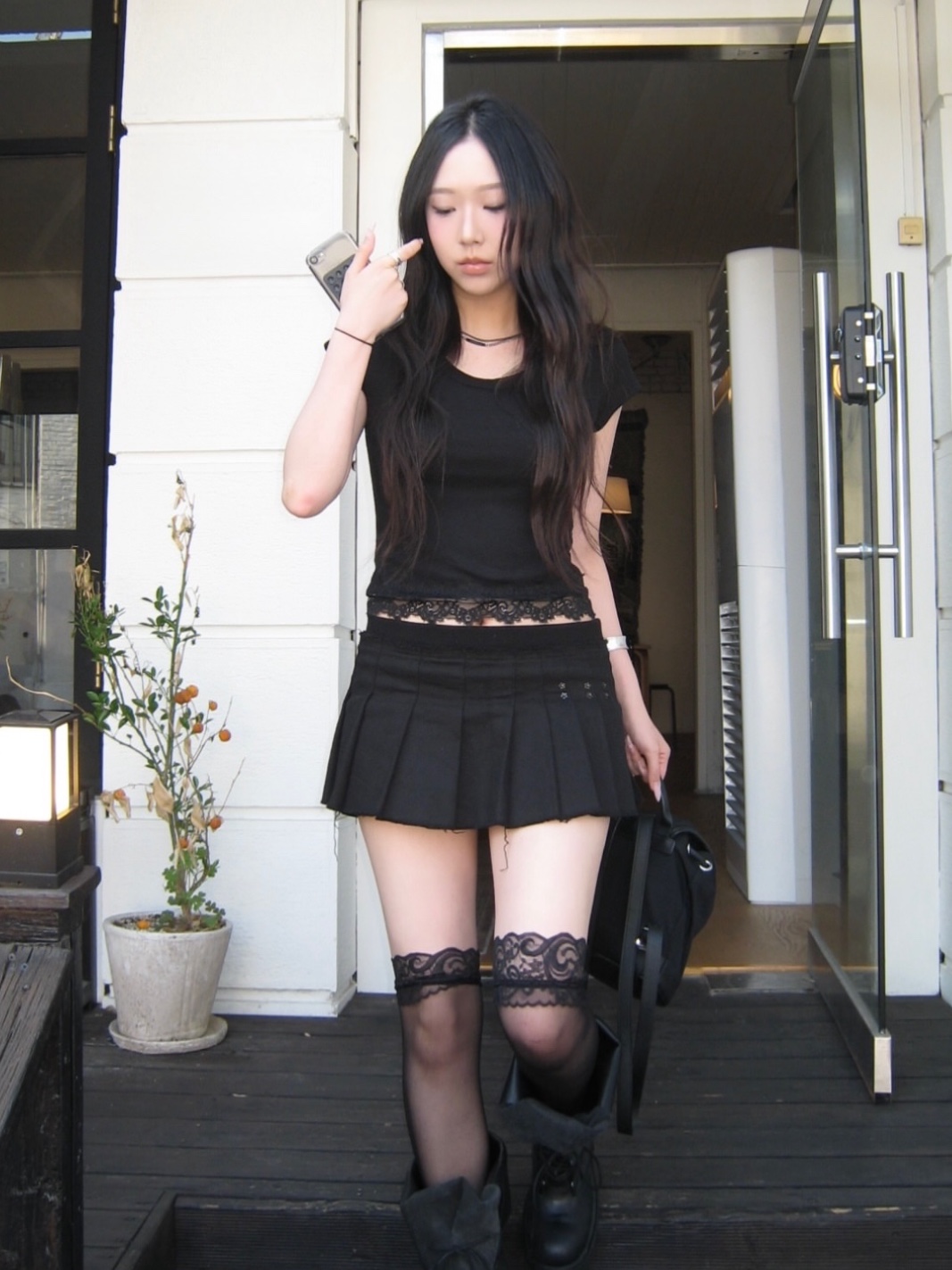 PHOS333 W Slim Fit Lace T-Shirt Black 착용 스타일 - 6