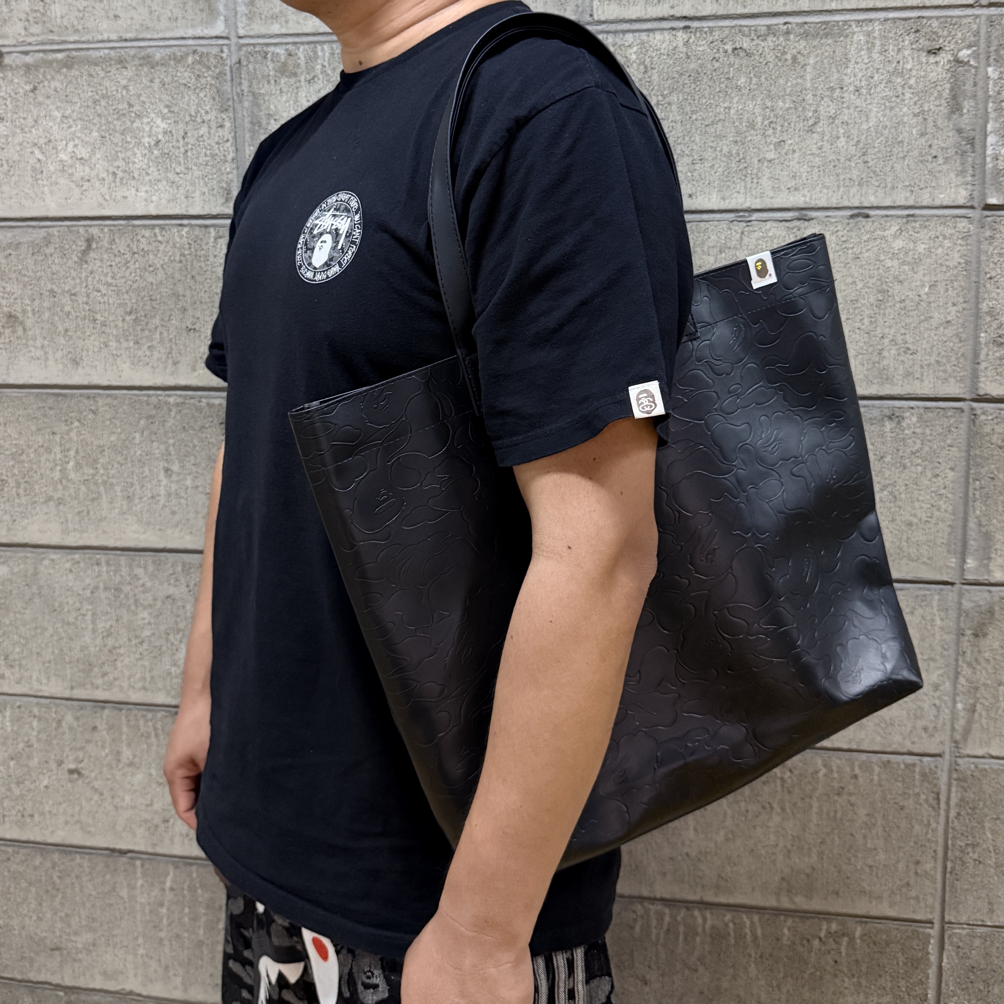 Stussy LA Mesh Back New Era Cap Black, Adidas x BAPE Shark Denim Shorts Black - US Sizing 착용 스타일 - 2