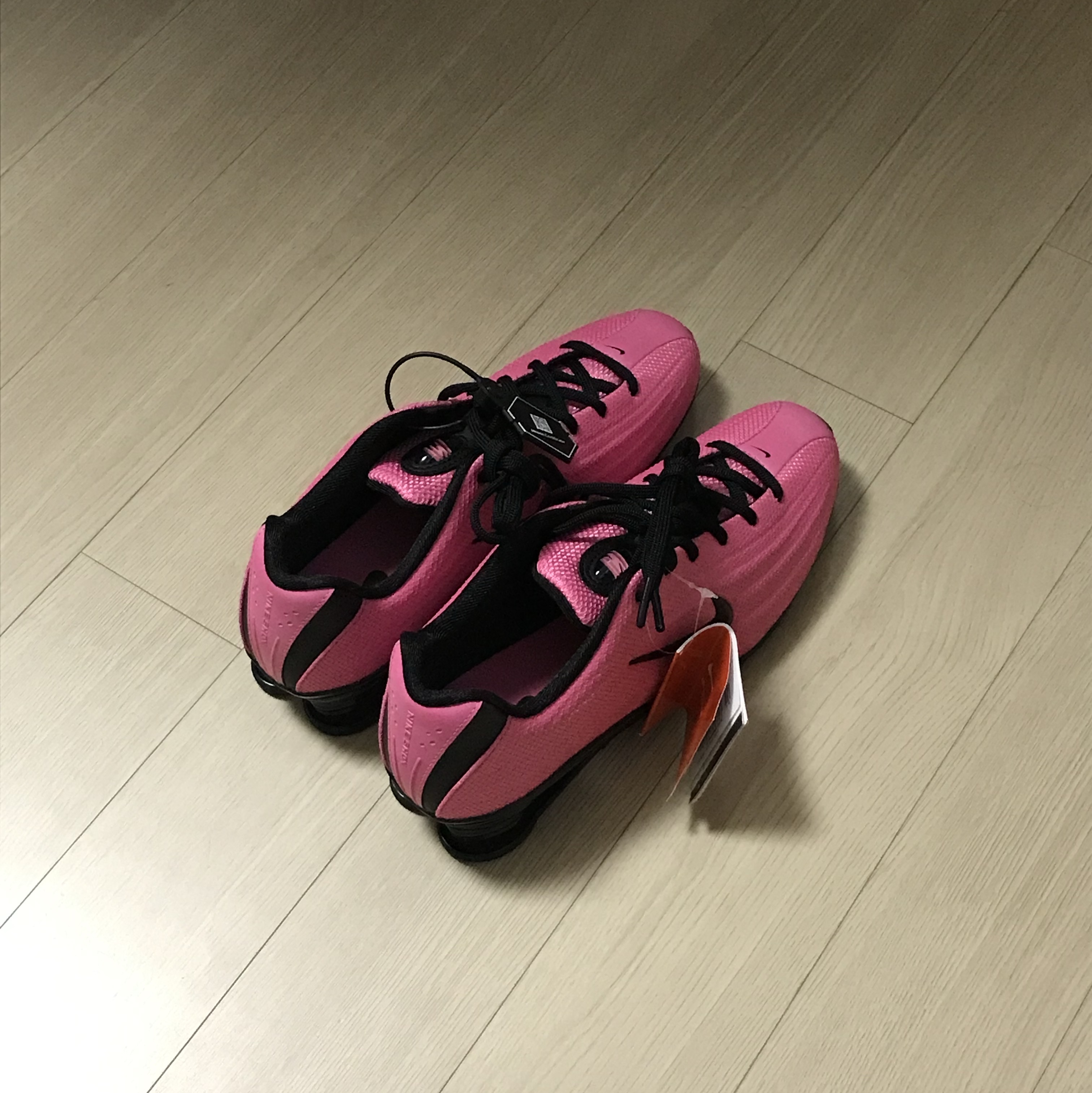 (W) Nike Shox Z Pinksicle Black 착용 스타일 - 2