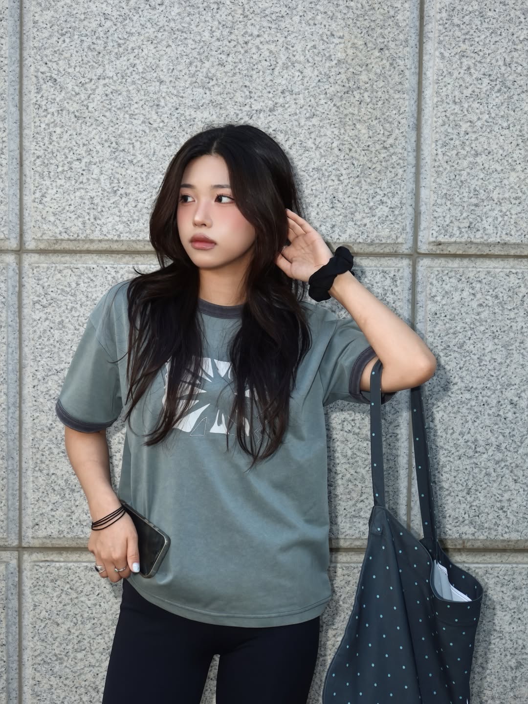 MAINBOOTH Sun Trace T-shirt TEAL Green 착용 스타일 - 2