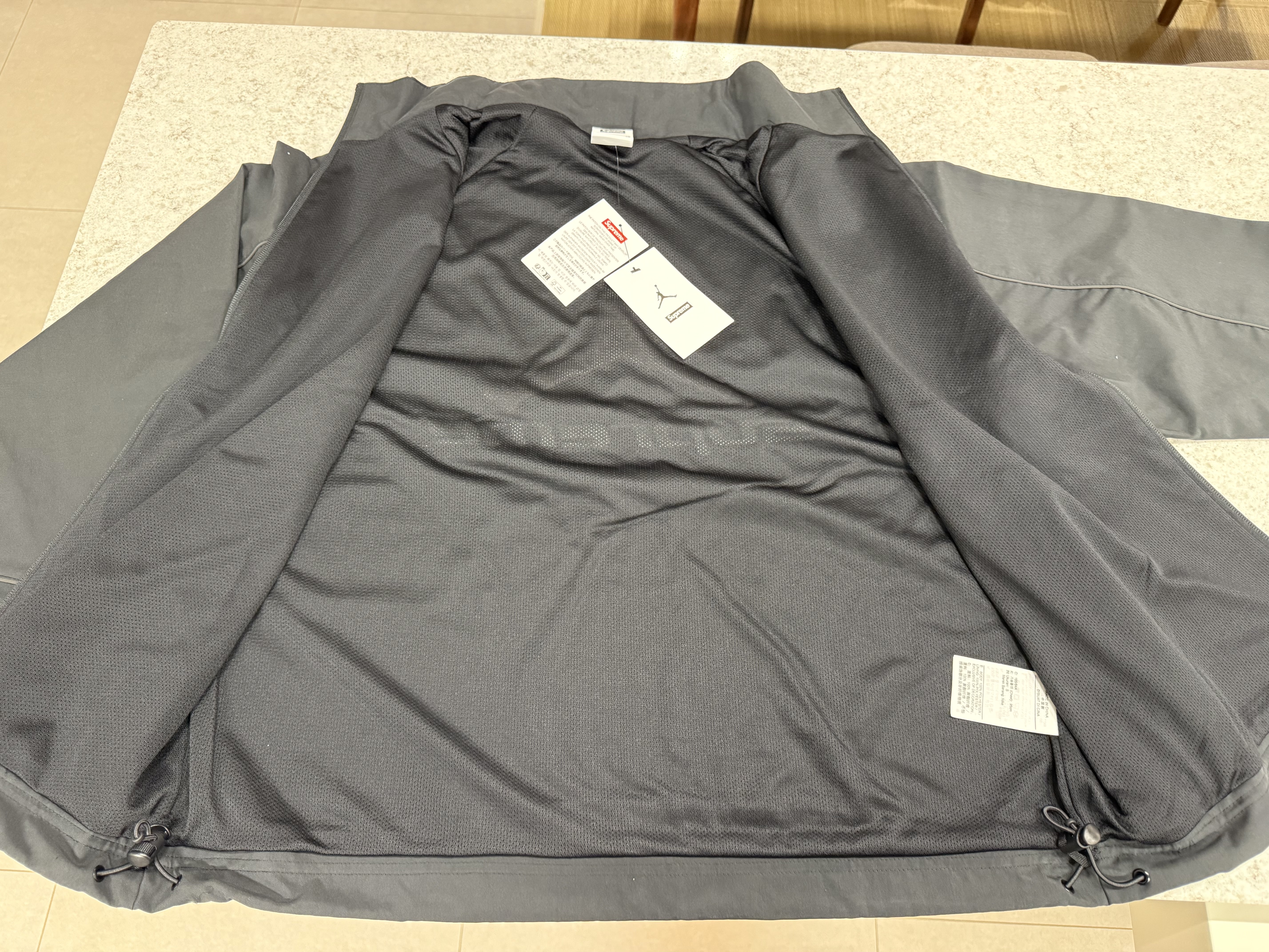 Supreme x Jordan Track Jacket Black - 26SS 착용 스타일 - 2