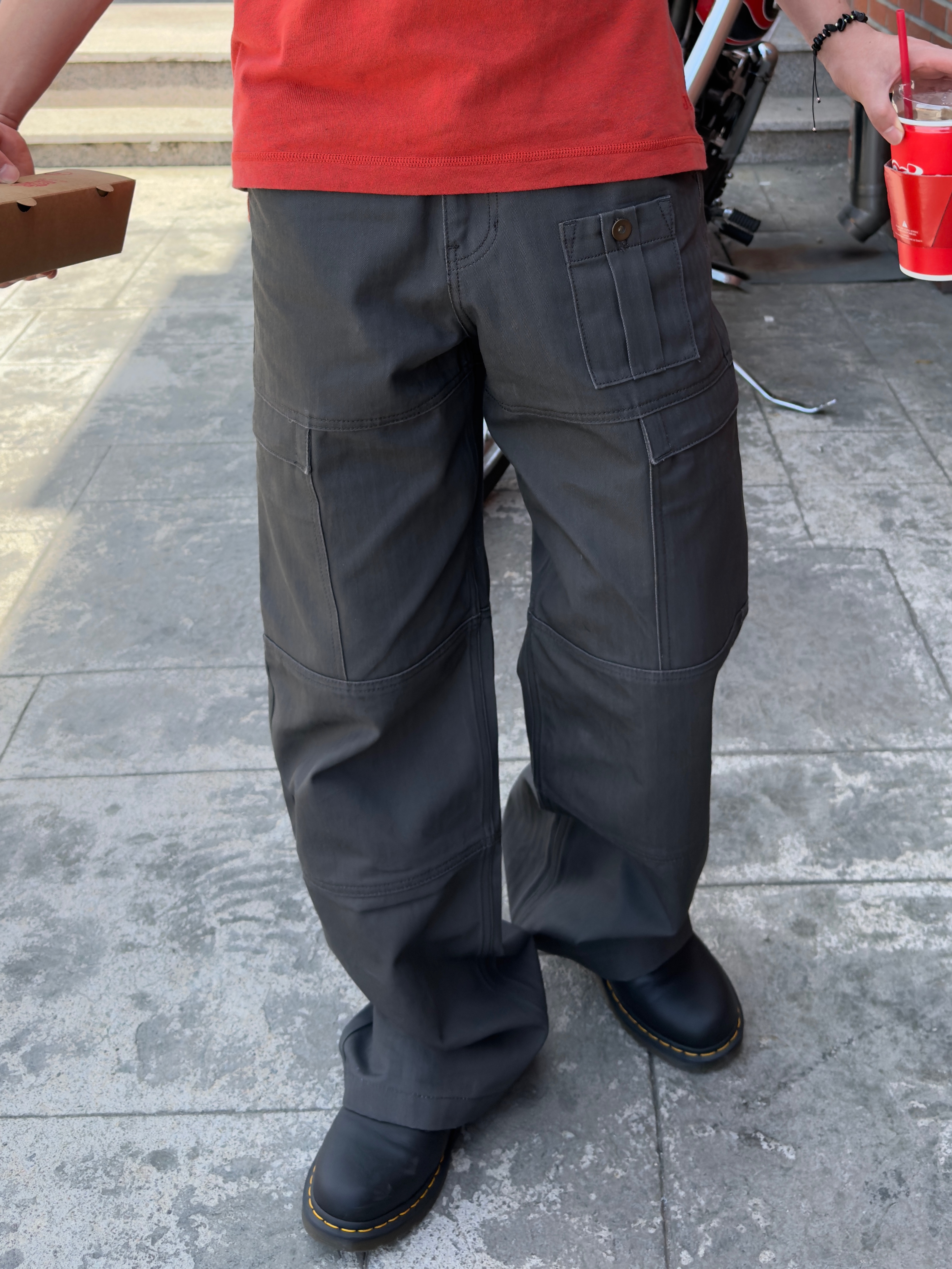 CHOWOO 4 Panel Cargo Pockets Herringbone Twill Pants Gray 착용 스타일 - 3