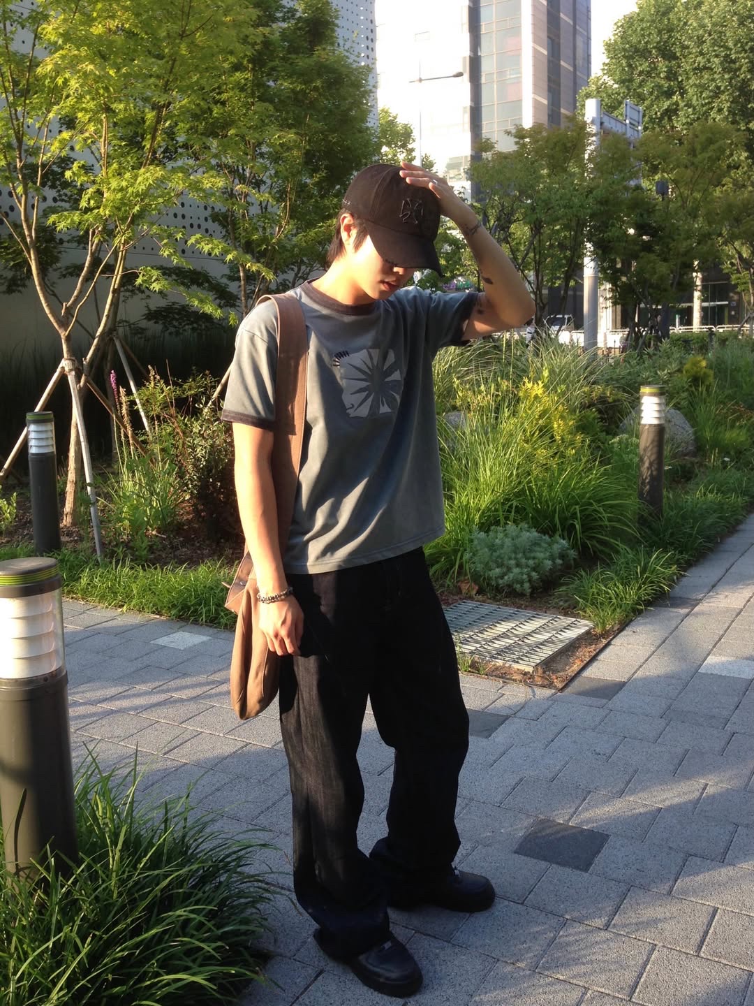 MAINBOOTH Sun Trace T-shirt TEAL Green 착용 스타일 - 1
