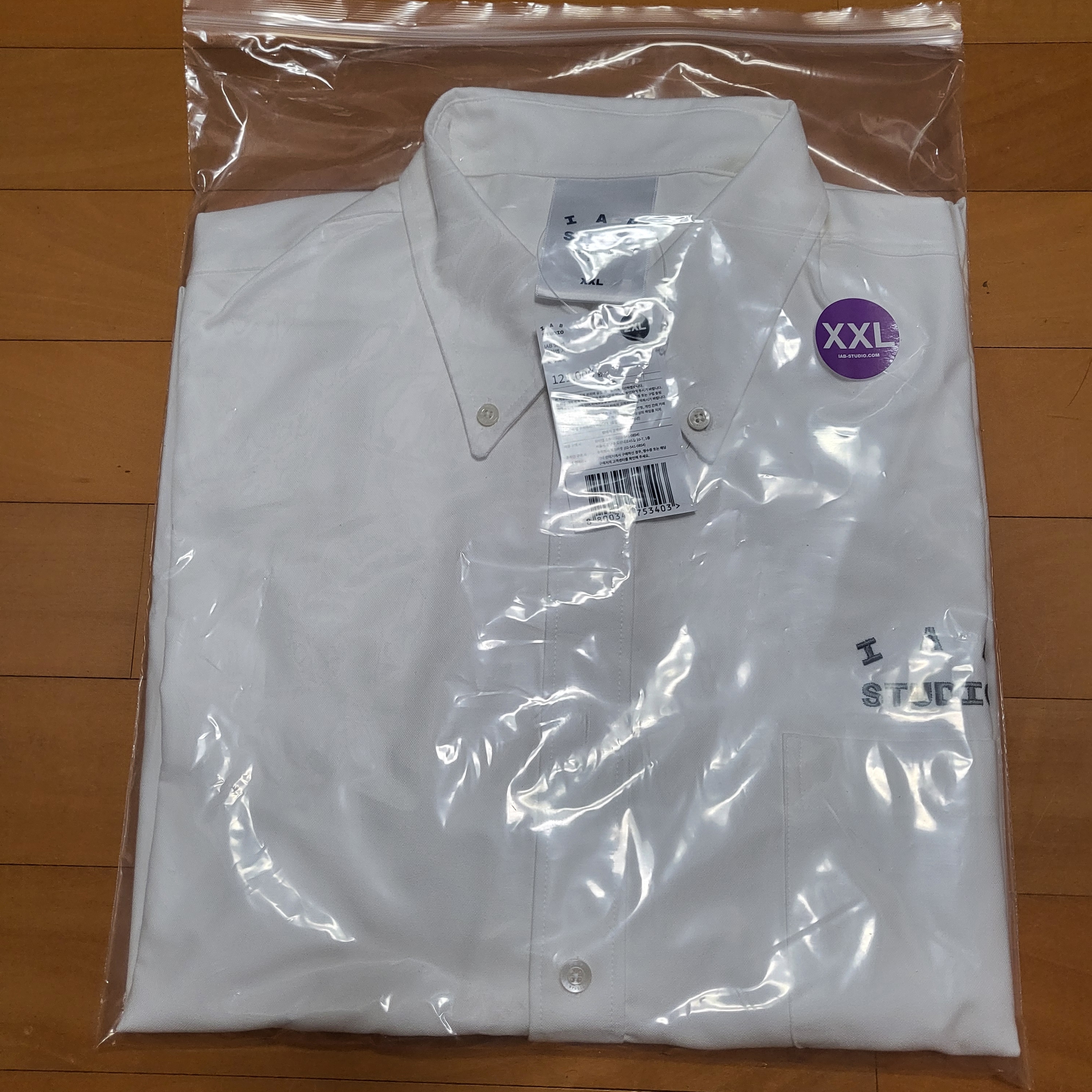 IAB Studio IAB Shirt White 착용 스타일