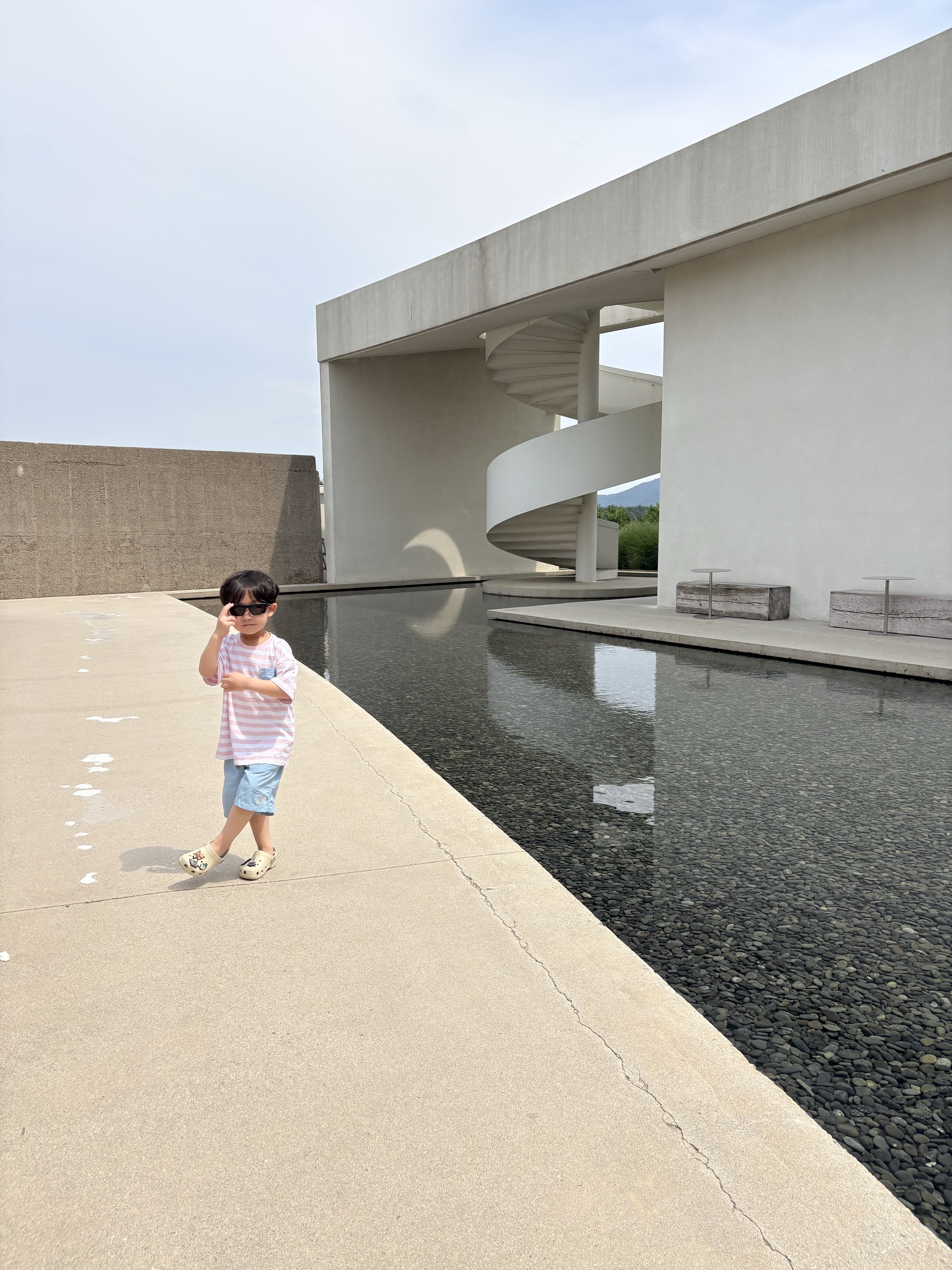 Starbucks x BAPE Baby Milo Foldable Bag, ARCHIES Arch Support Flip Flops Coral 착용 스타일 - 5