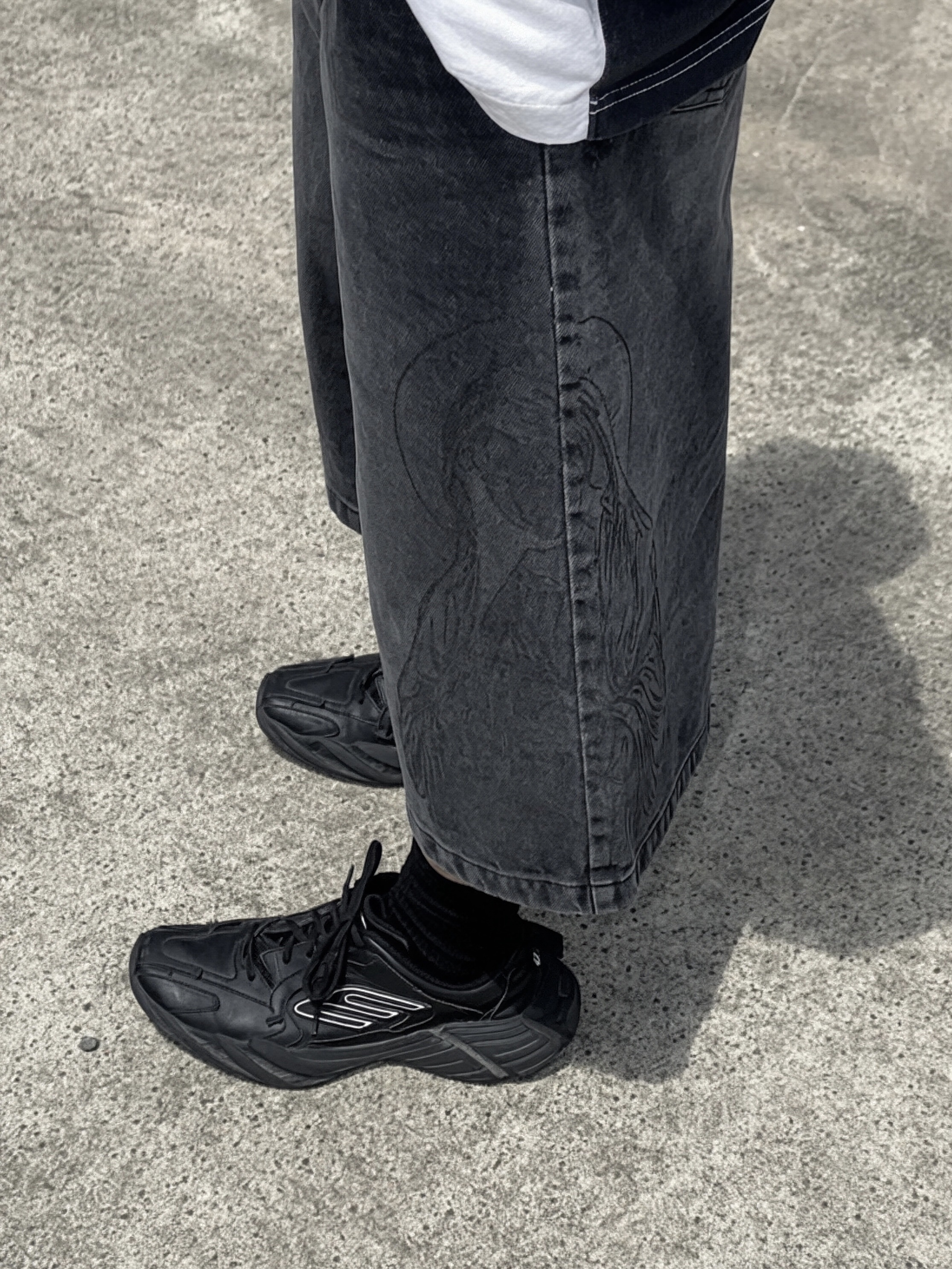 Chrome Hearts King Taco Mesh Trucker Hat Camo, Balenciaga Monday Shoe Black 착용 스타일 - 4