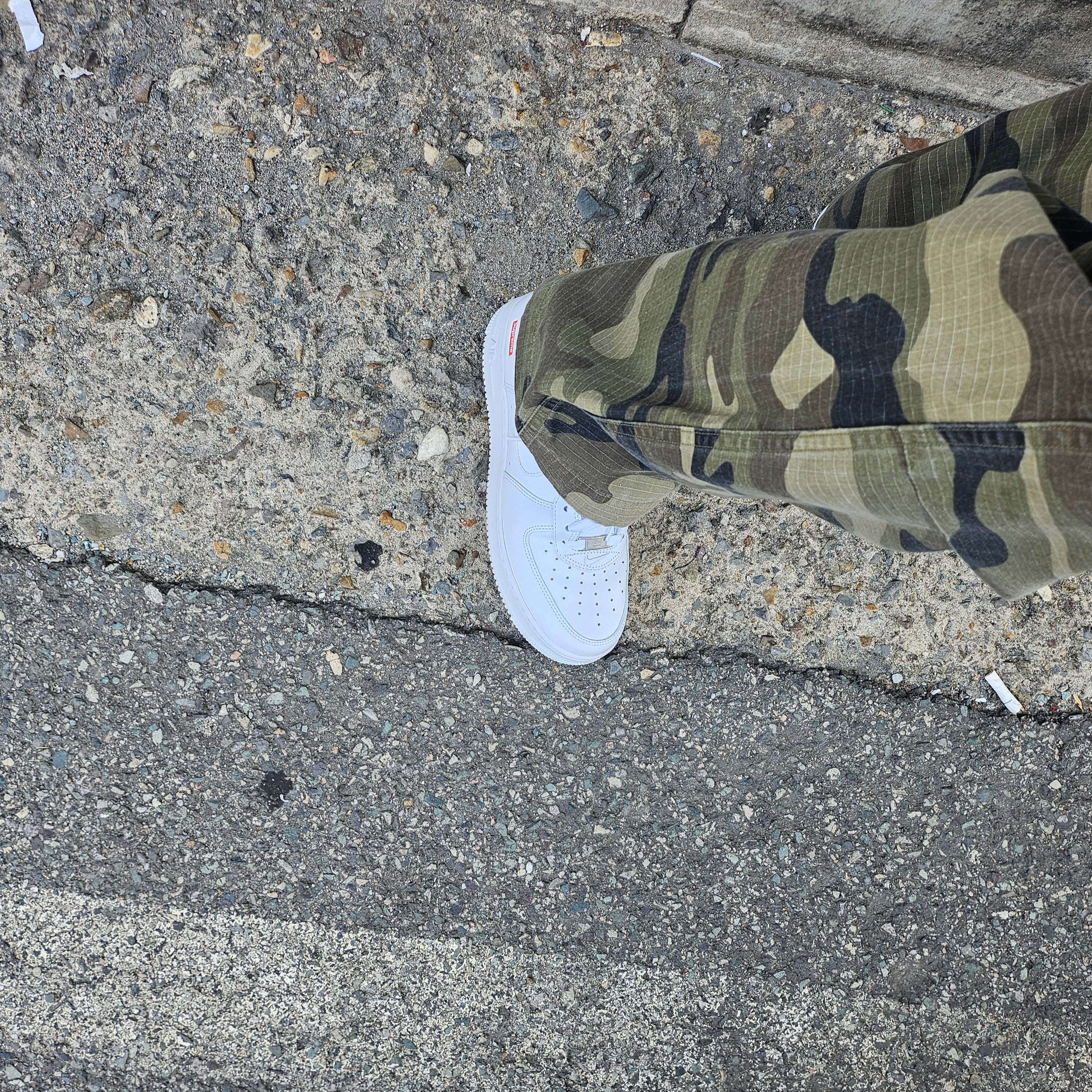 Nike x Supreme Air Force 1 Low White, Nike NRG Massive DEPT T-Shirt White - Asia 착용 스타일 - 3