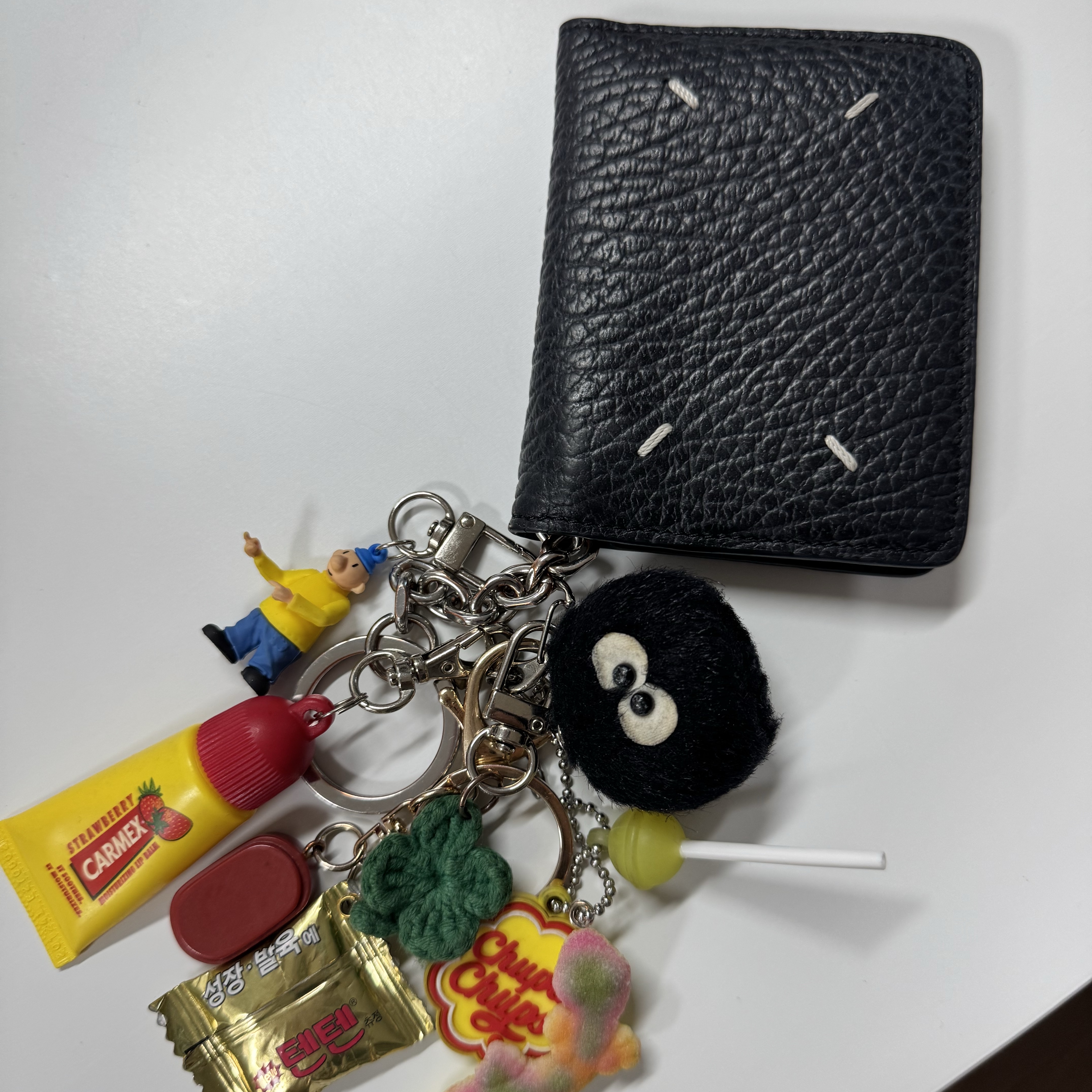 Maison Margiela Keyring Wallet Black 착용 스타일