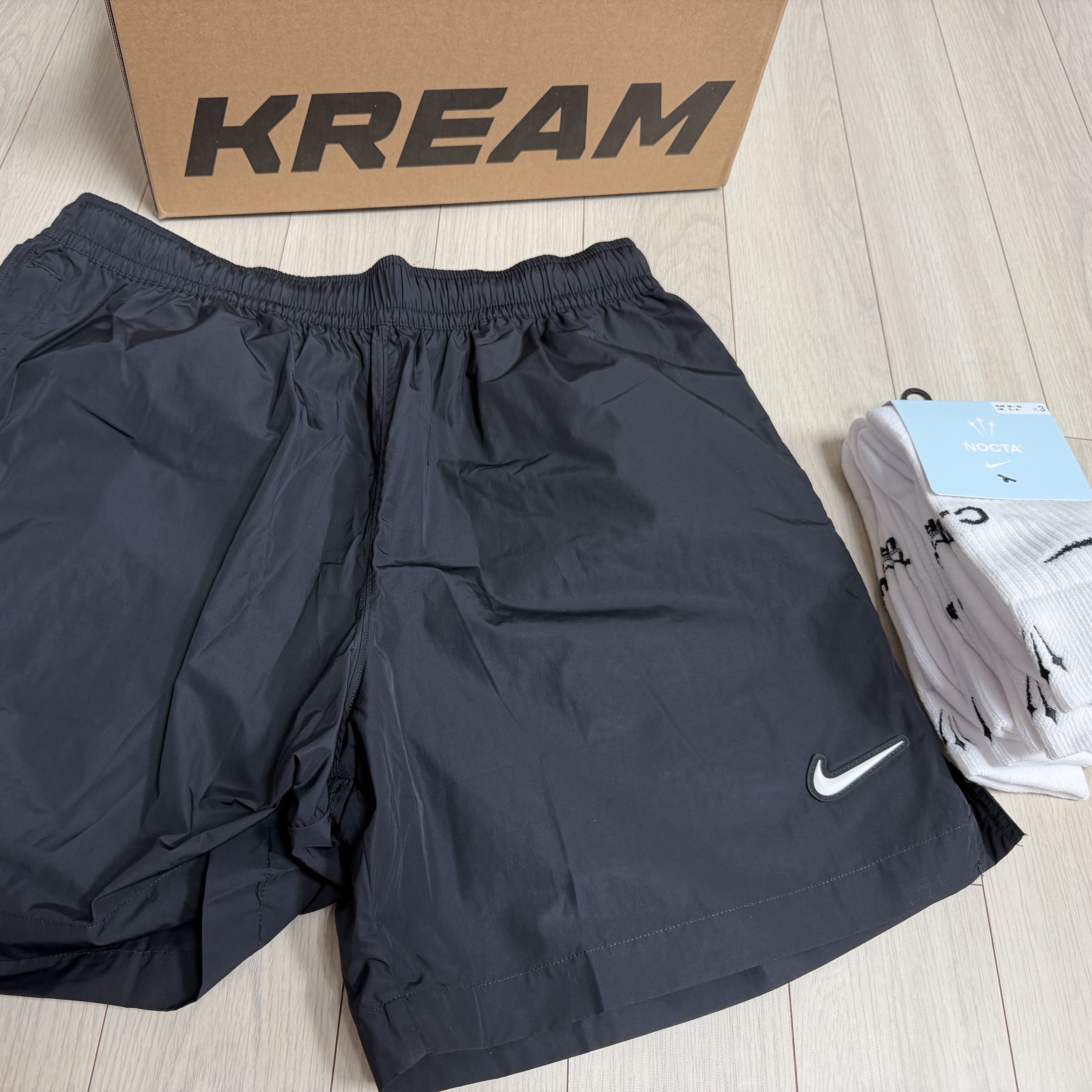 Nike x Drake Nocta Nylon Woven Shorts Black (FN8194-010), Nike x Drake Nocta Socks White (3 Pack) 착용 스타일 - 1