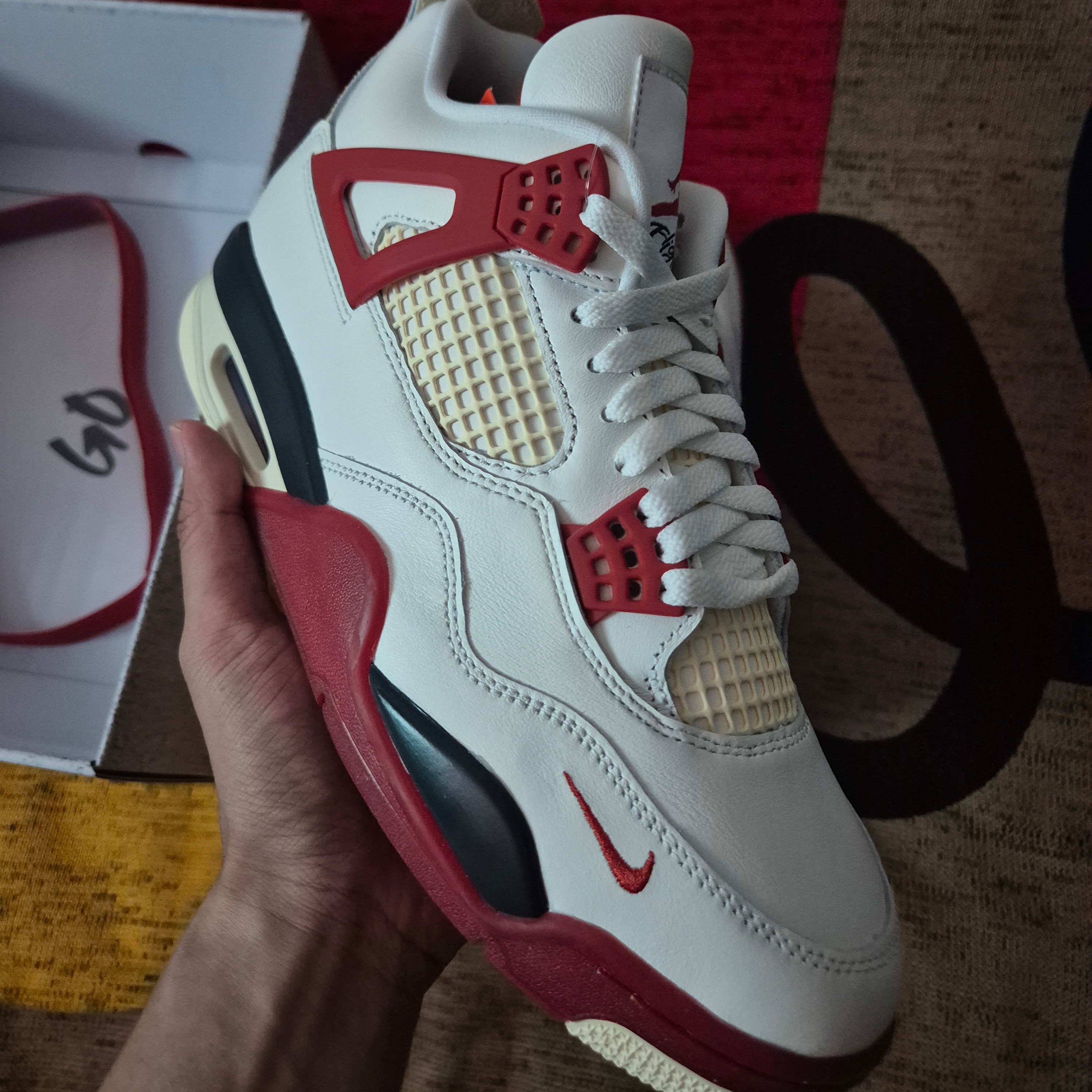 Jordan 4 x Nigel Sylvester Retro OG Brick After Brick 착용 스타일 - 3
