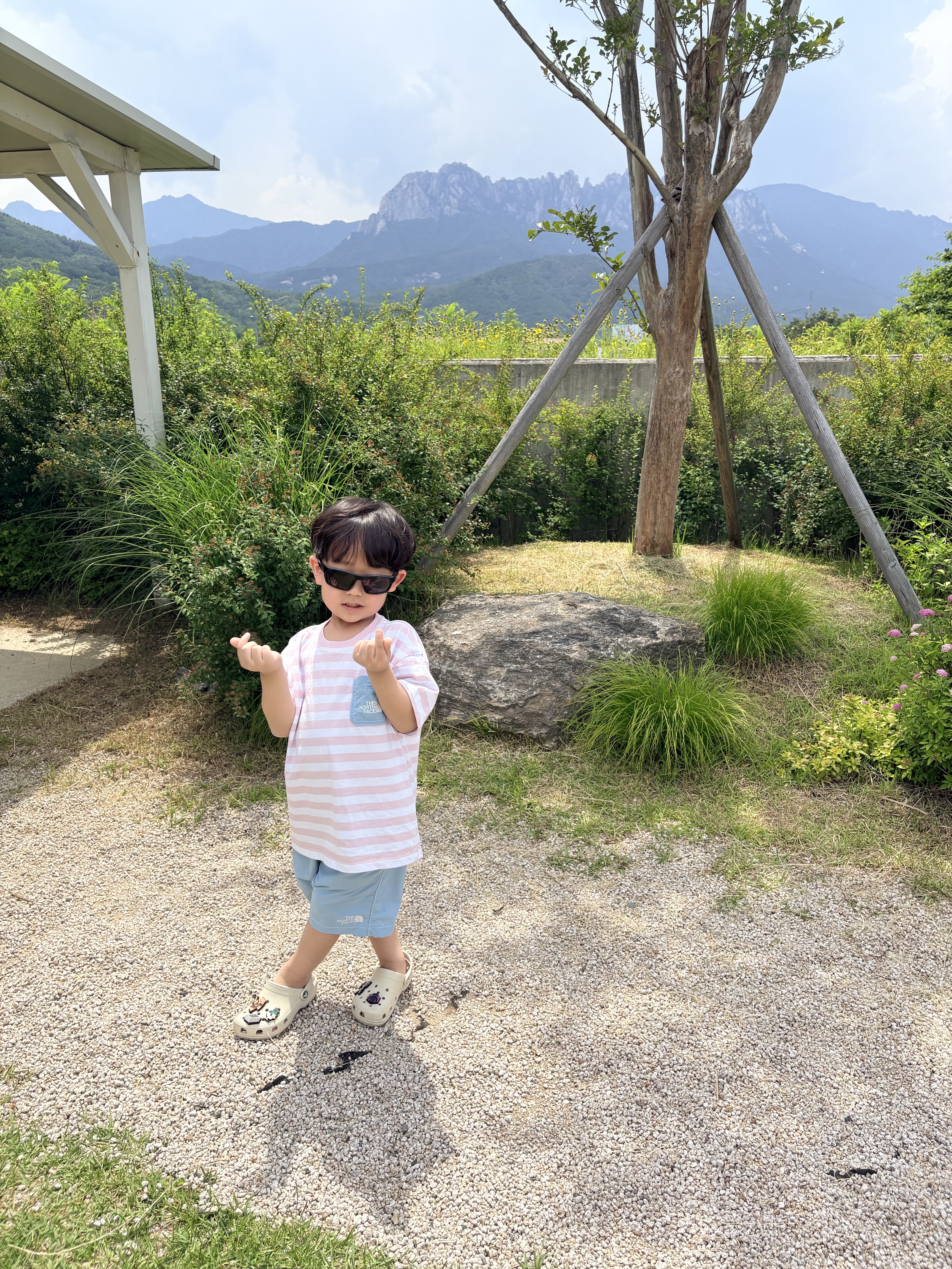 Starbucks x BAPE Baby Milo Foldable Bag, ARCHIES Arch Support Flip Flops Coral 착용 스타일 - 6
