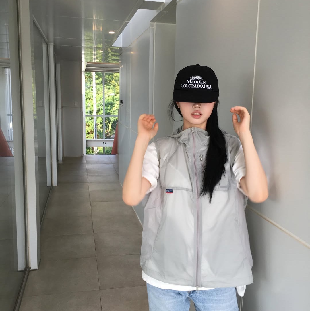 SPORT CHAMBER Light Active Hood Vest LIGHT GRAY 착용 스타일 - 1